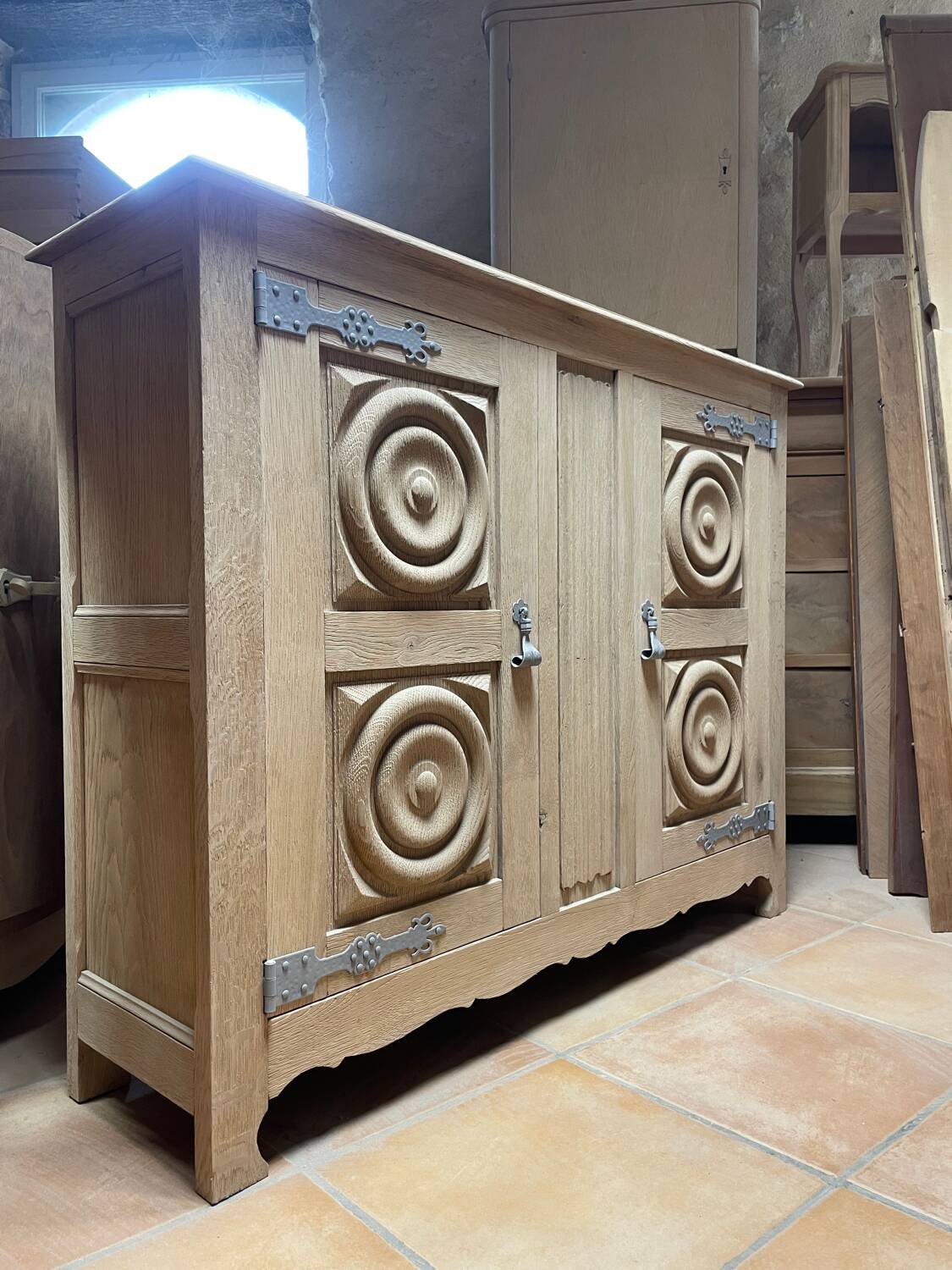 Low furniture in sanded/shot-blasted solid oak - Breton style
