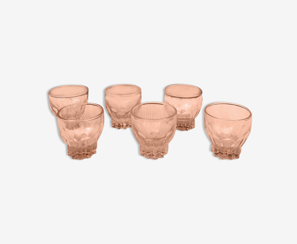 Six petits verres rose