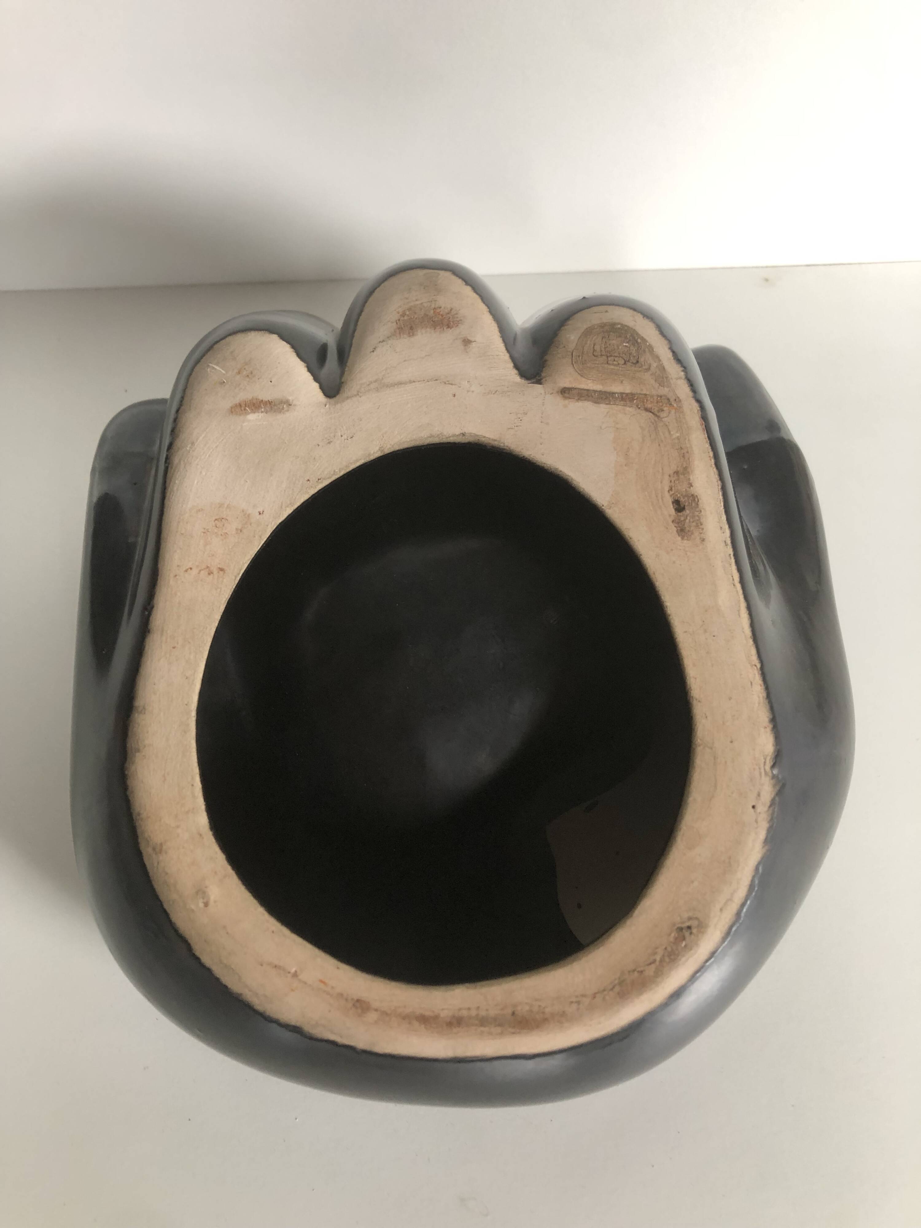 Ceramic pocket emptier