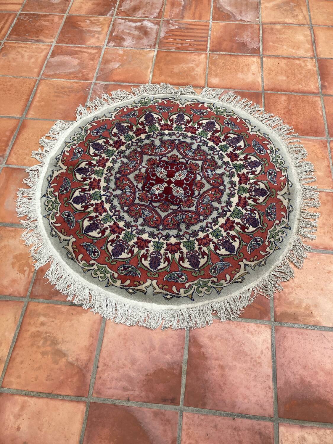 Round sinkiang wool rug
