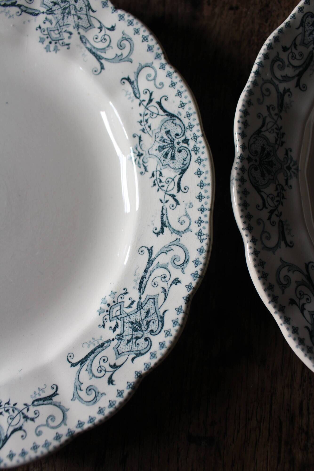 A set of 8 flat plates Terre de Fer Bleu Verdun HBC.