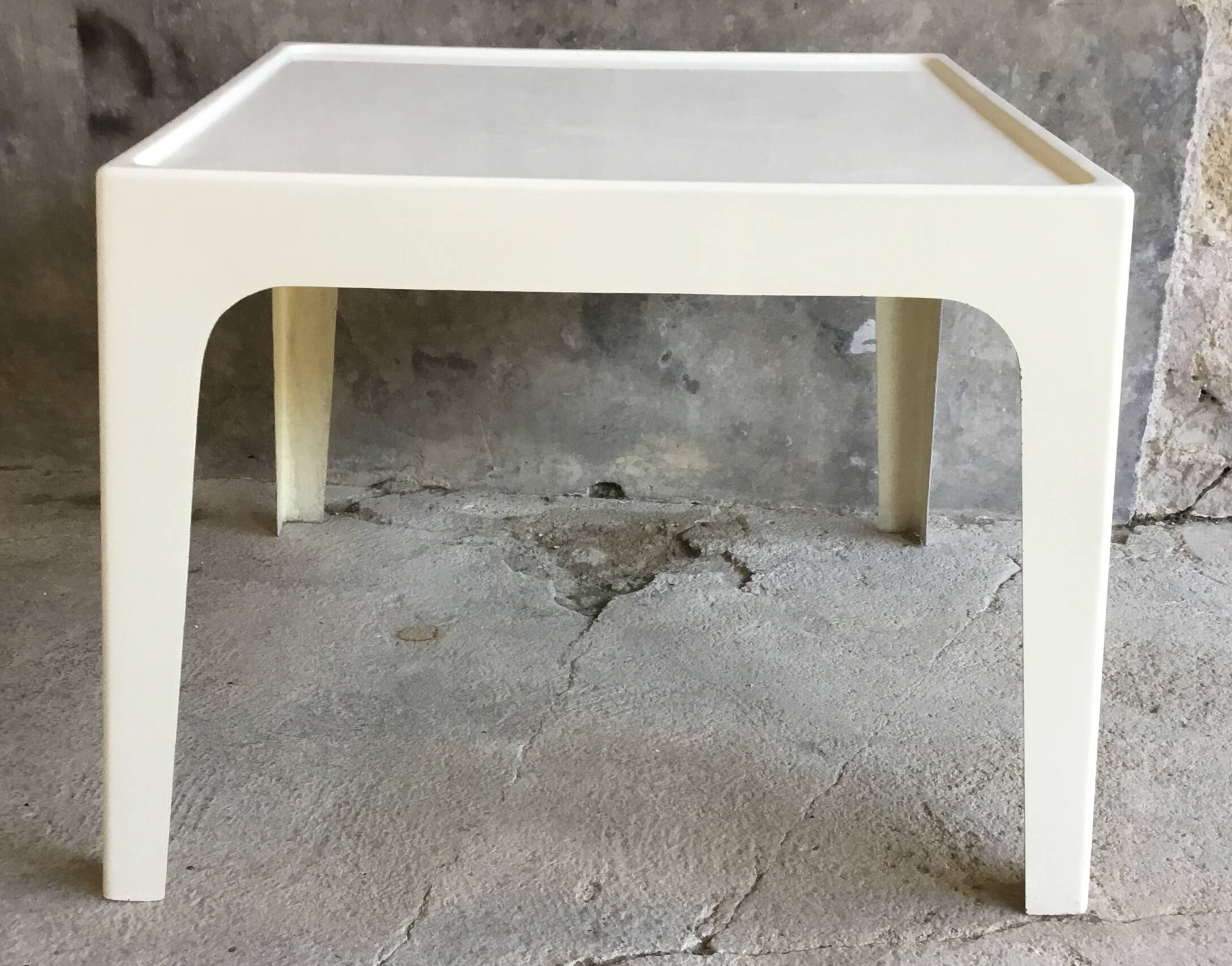 Table à manger carrée en fibre de verre - design space-age 1960