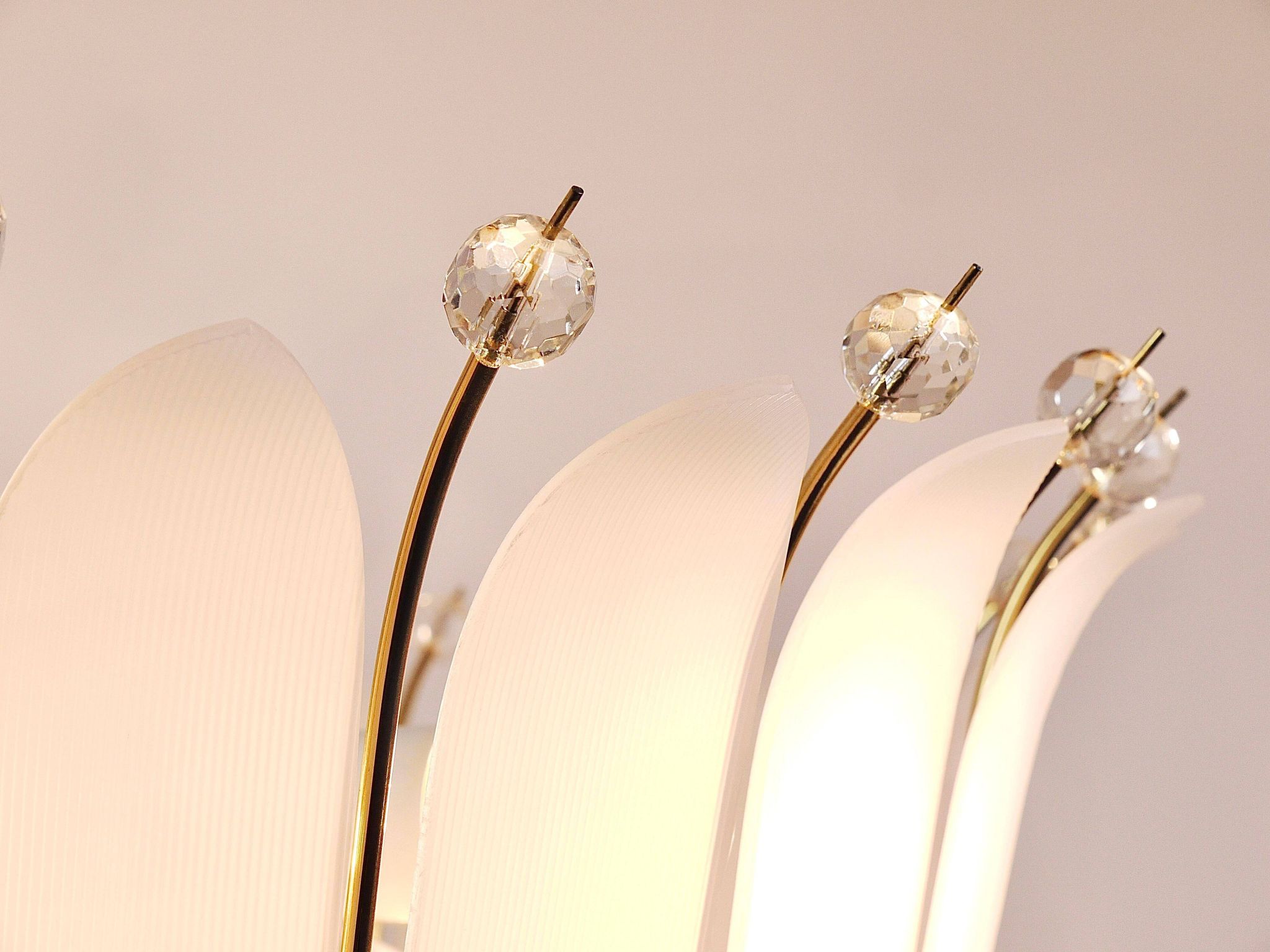 Grand chandelier Rupert Nikoll 27" mid-century brass with leaves, Austria, 1950.