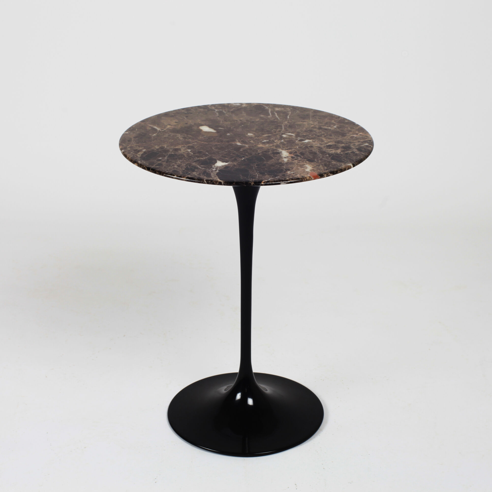 Pair of pedestal tables by Eero Saarinen for Knoll International