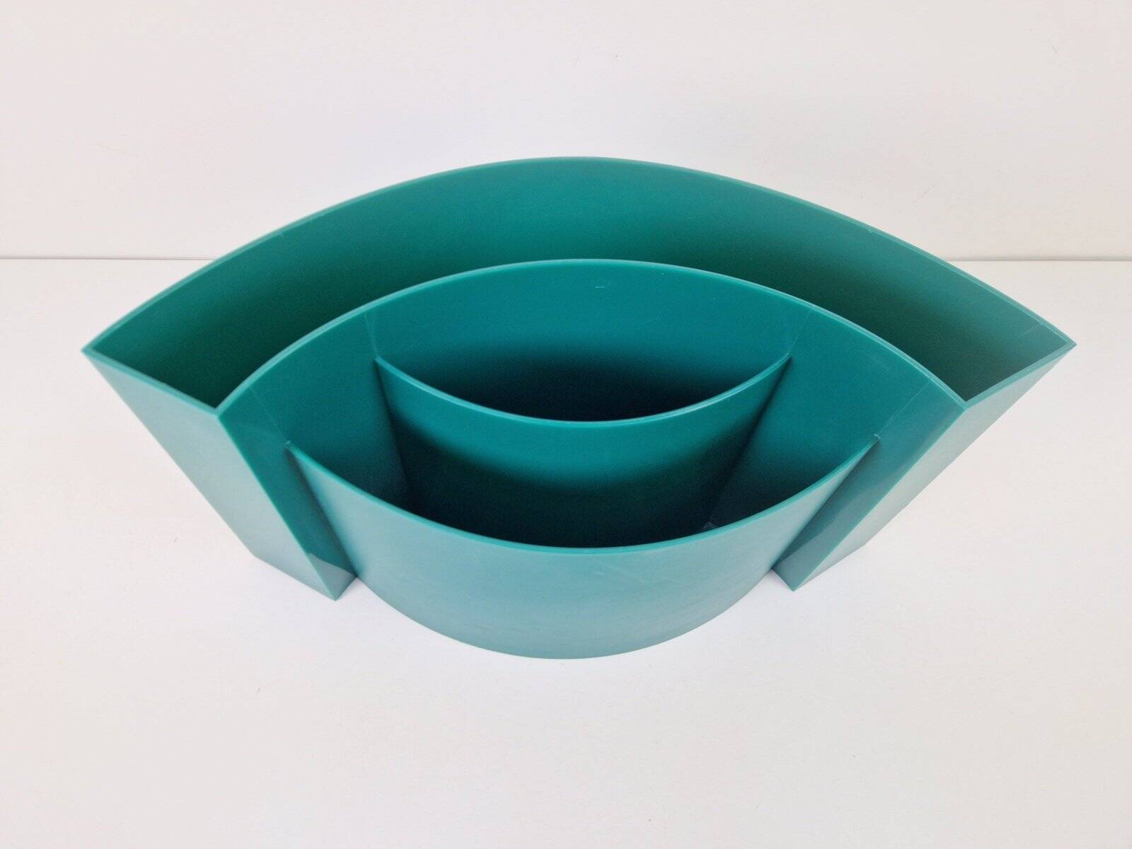 Porte-revues Wave par Hansjerg Maier-Aichen pour Authentics, années 1980.