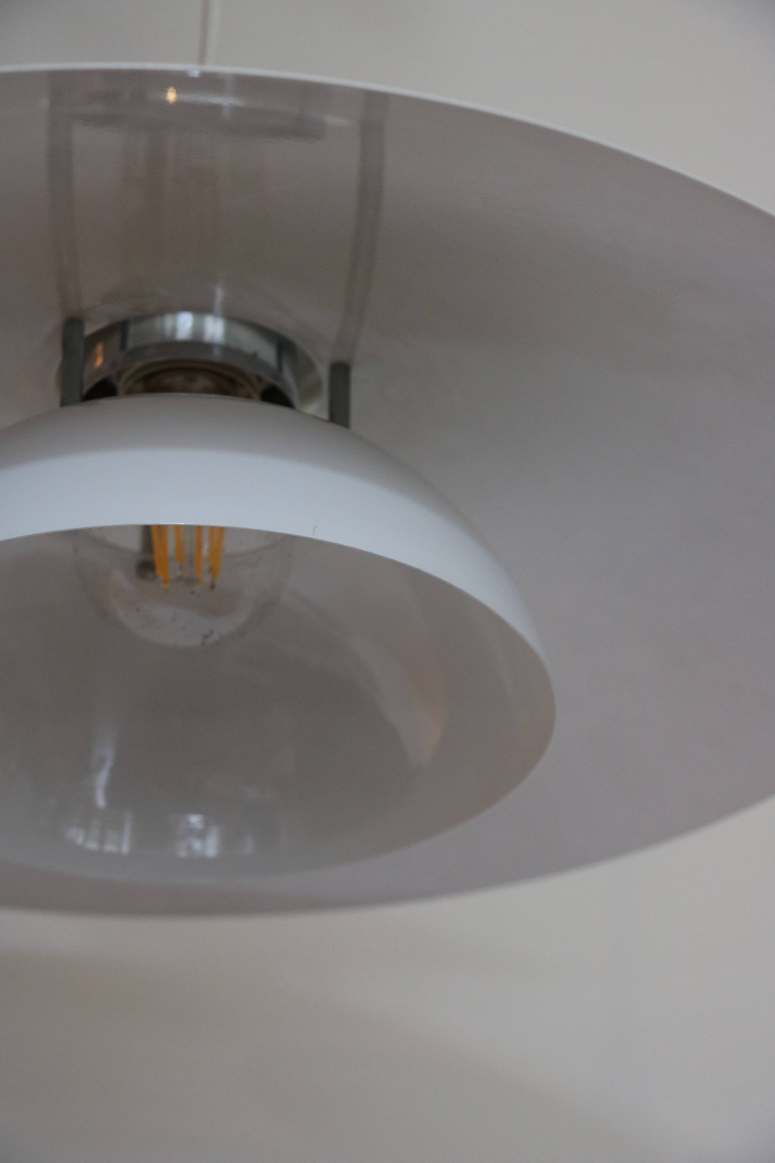 Suspension scandinave en métal blanc