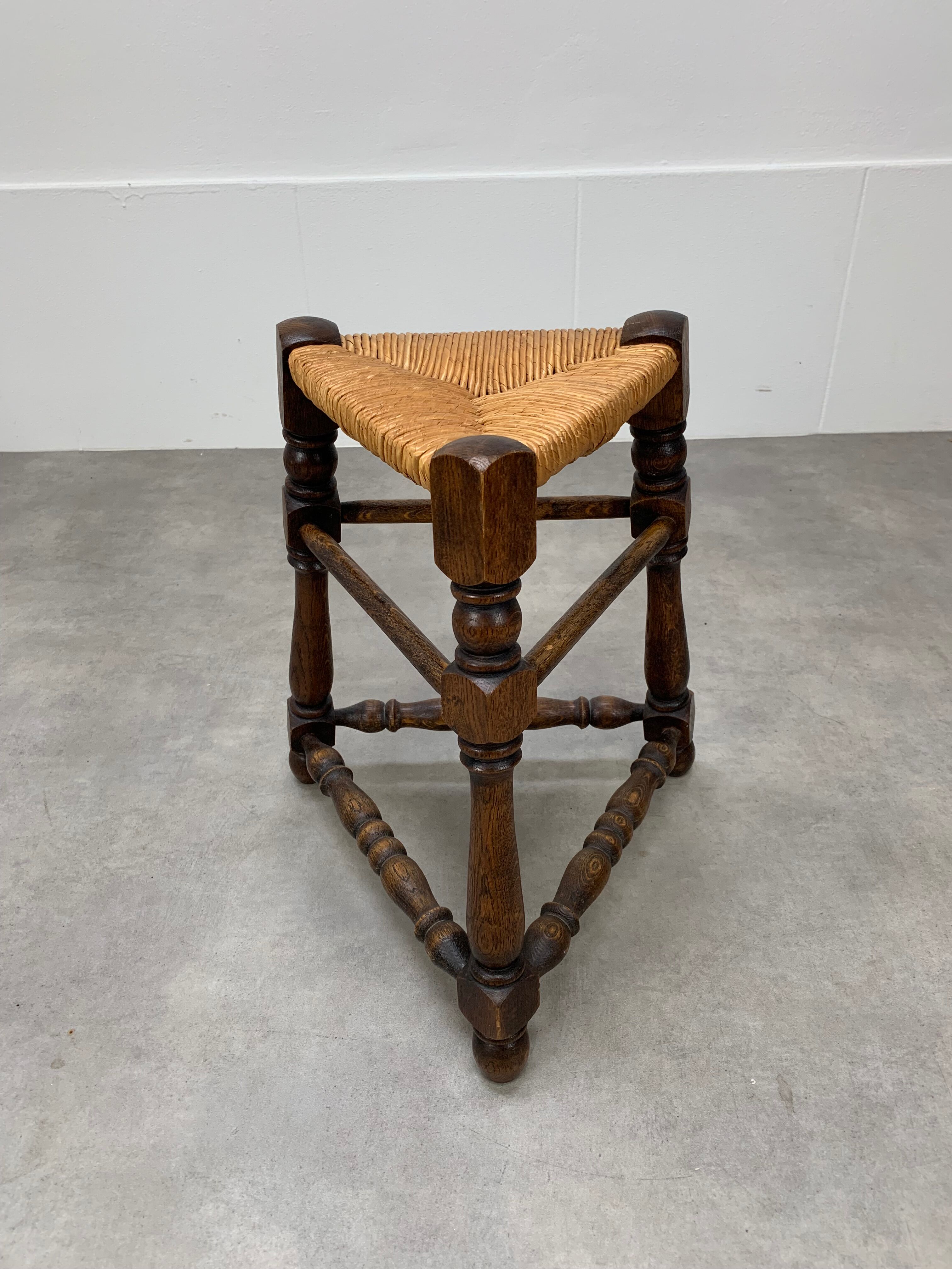 Tripod stool straw and turned wood
