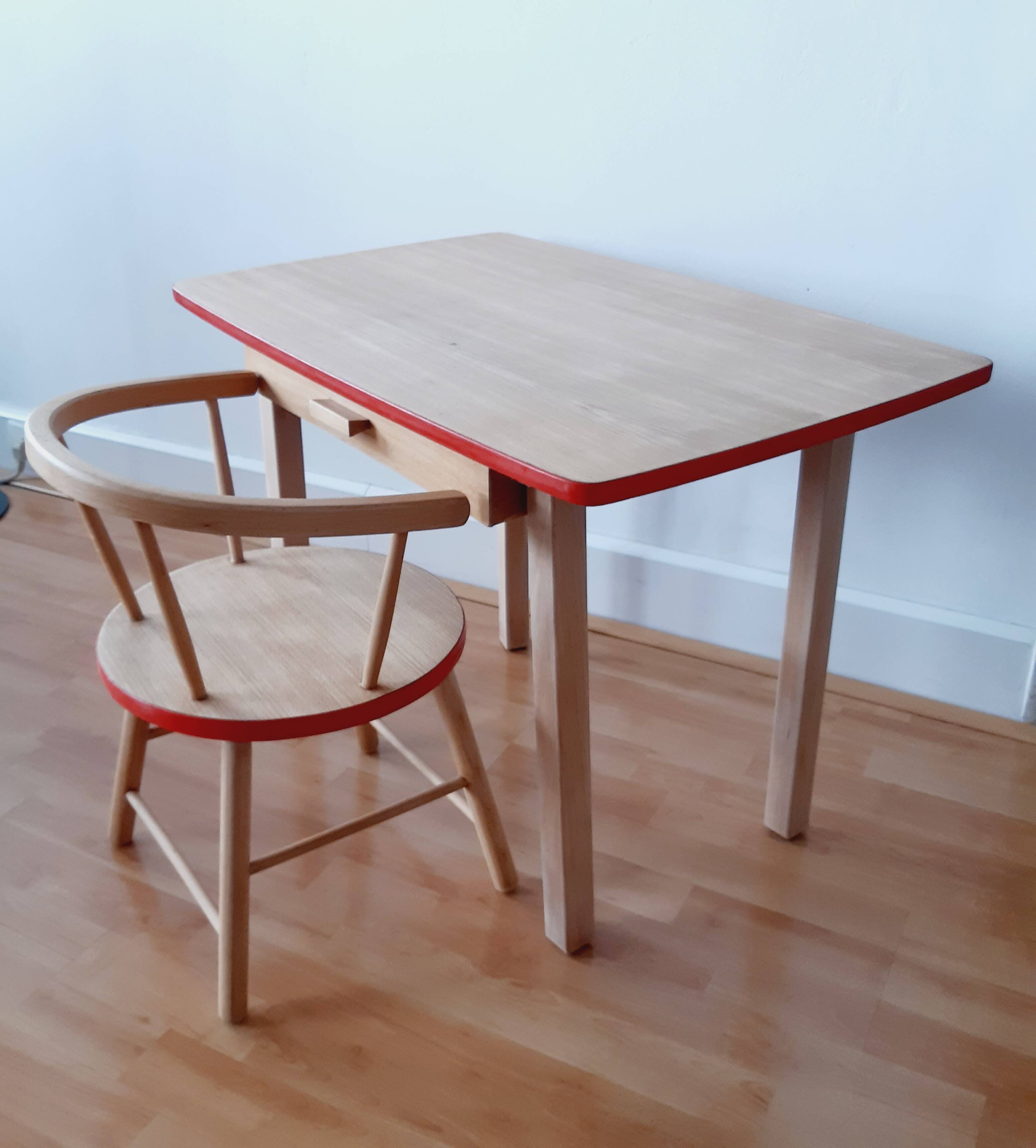 Bureau et chaise enfant vintage