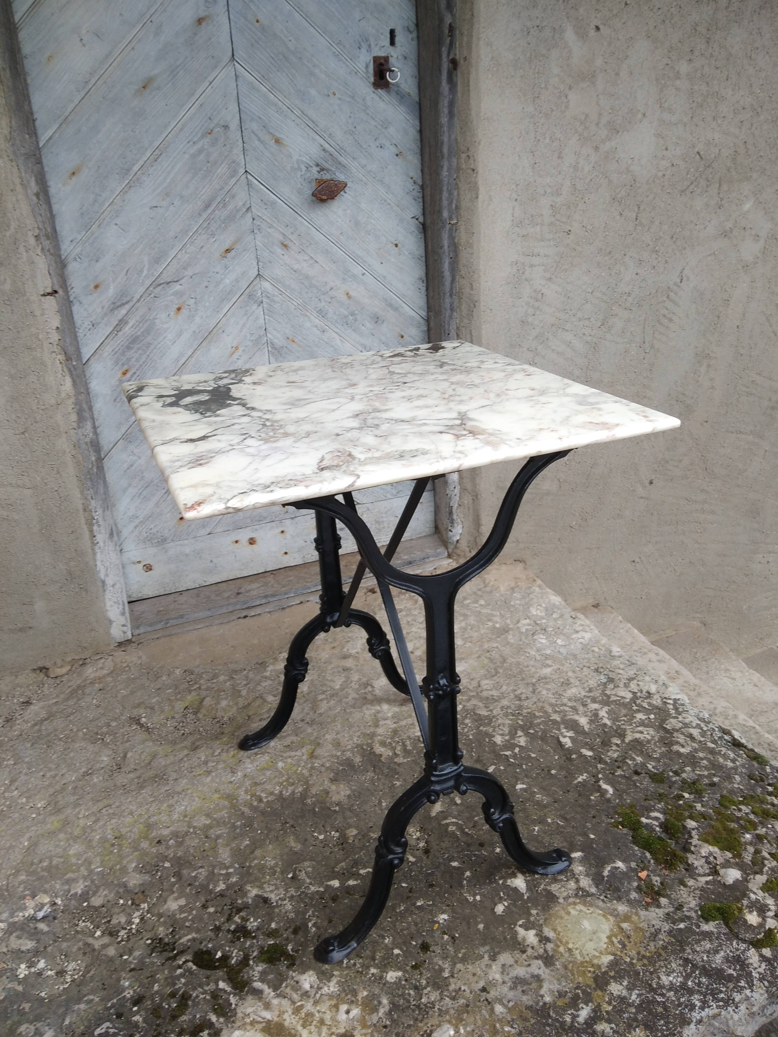 Bistro table in marble and cast iron "Le bon marché"