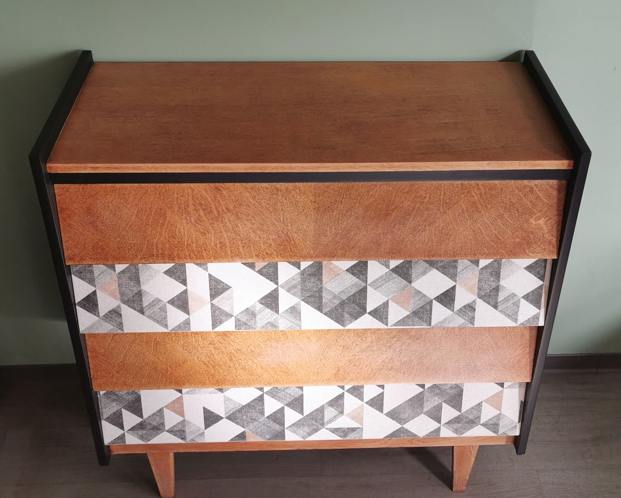 Vintage chest of drawers
