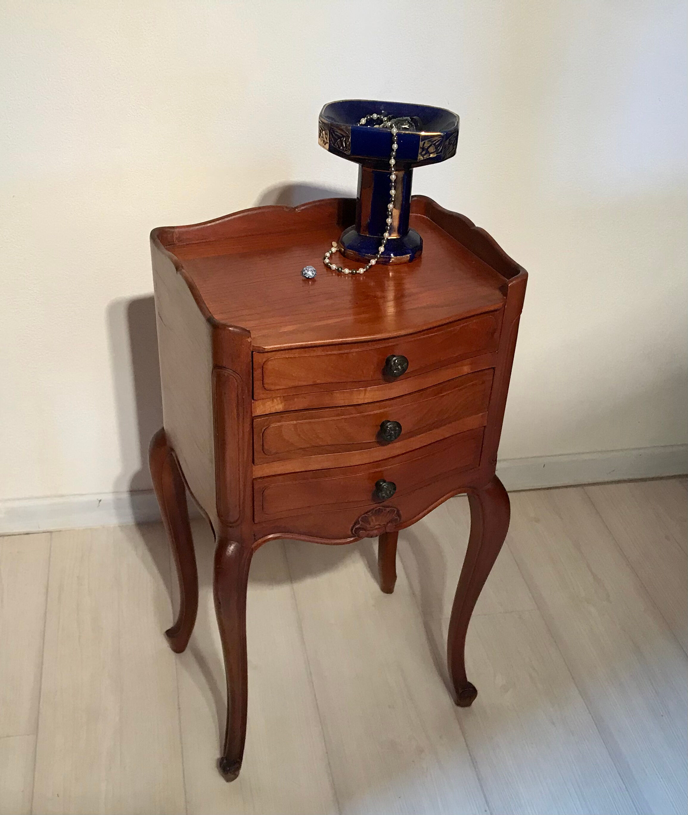 Paire de chevets Louis XV merisier