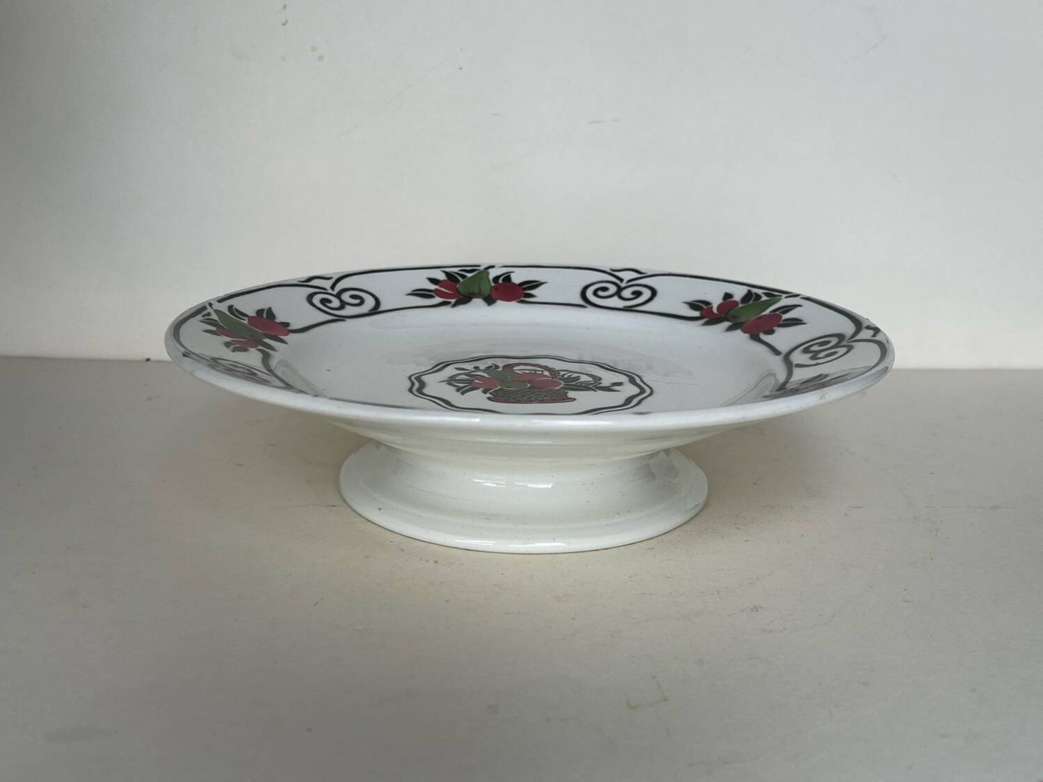 Plat de présentation en faïence Frères Boch