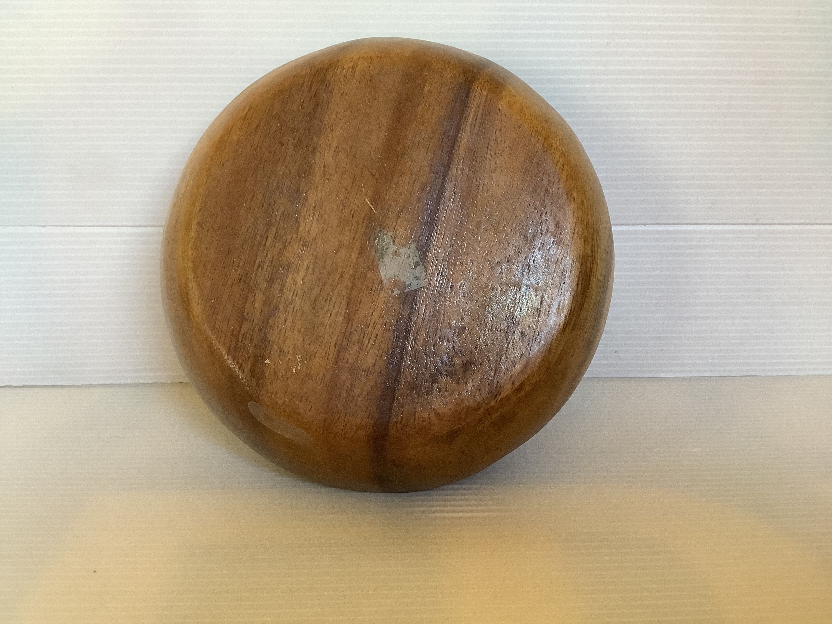 Round wooden pocket emptier