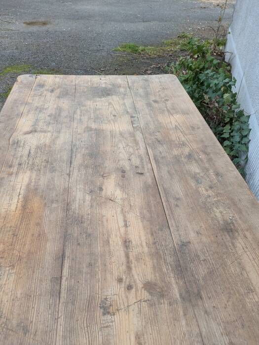 Farm table