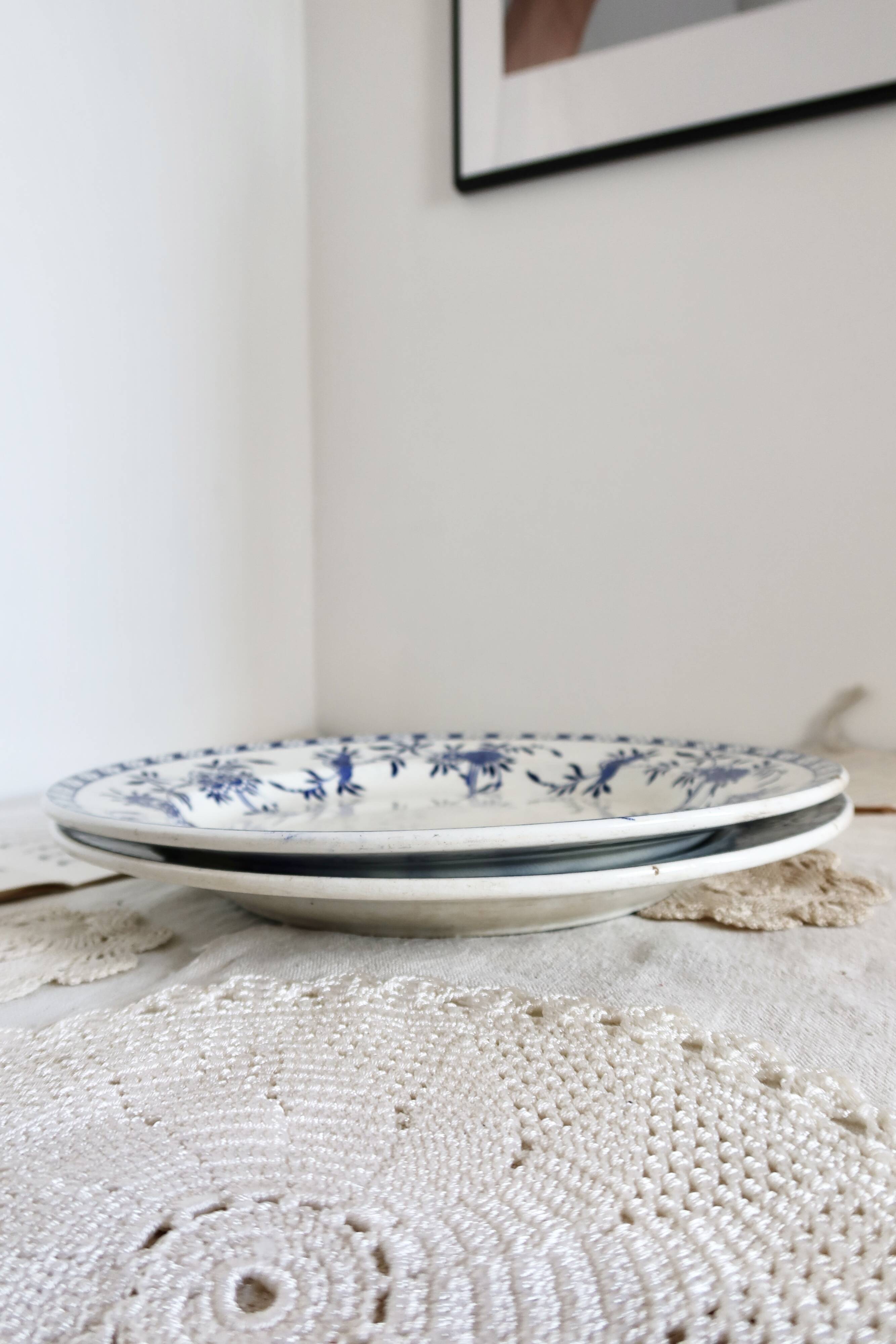 Round serving dishes - Rare Dresden porcelain