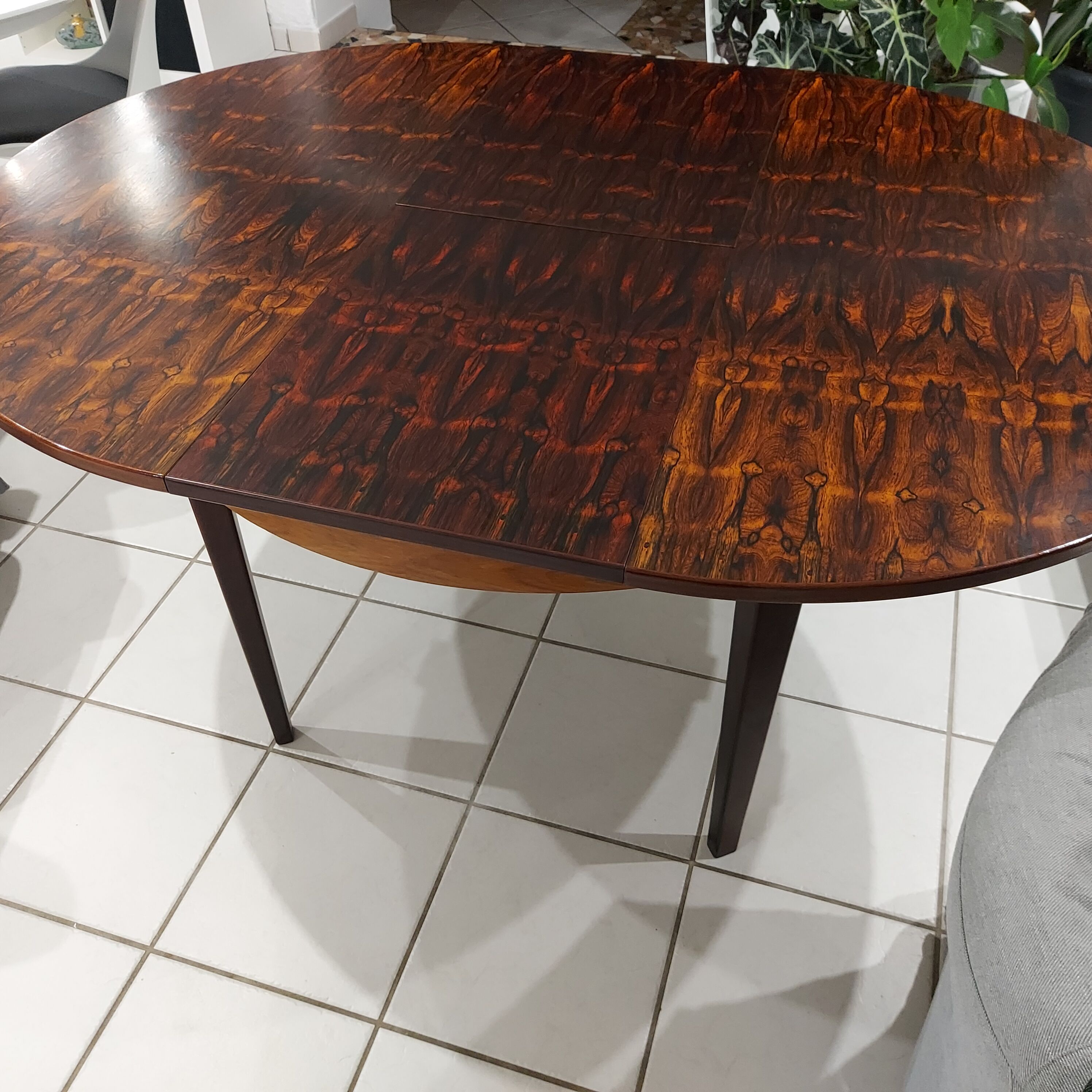 Scandinavian extendable rosewood table from the 1970s