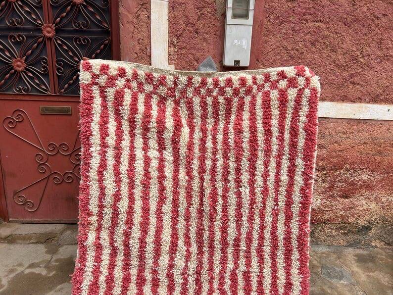 Handmade pure wool traditional red carpet, 2.5/3.5 m.