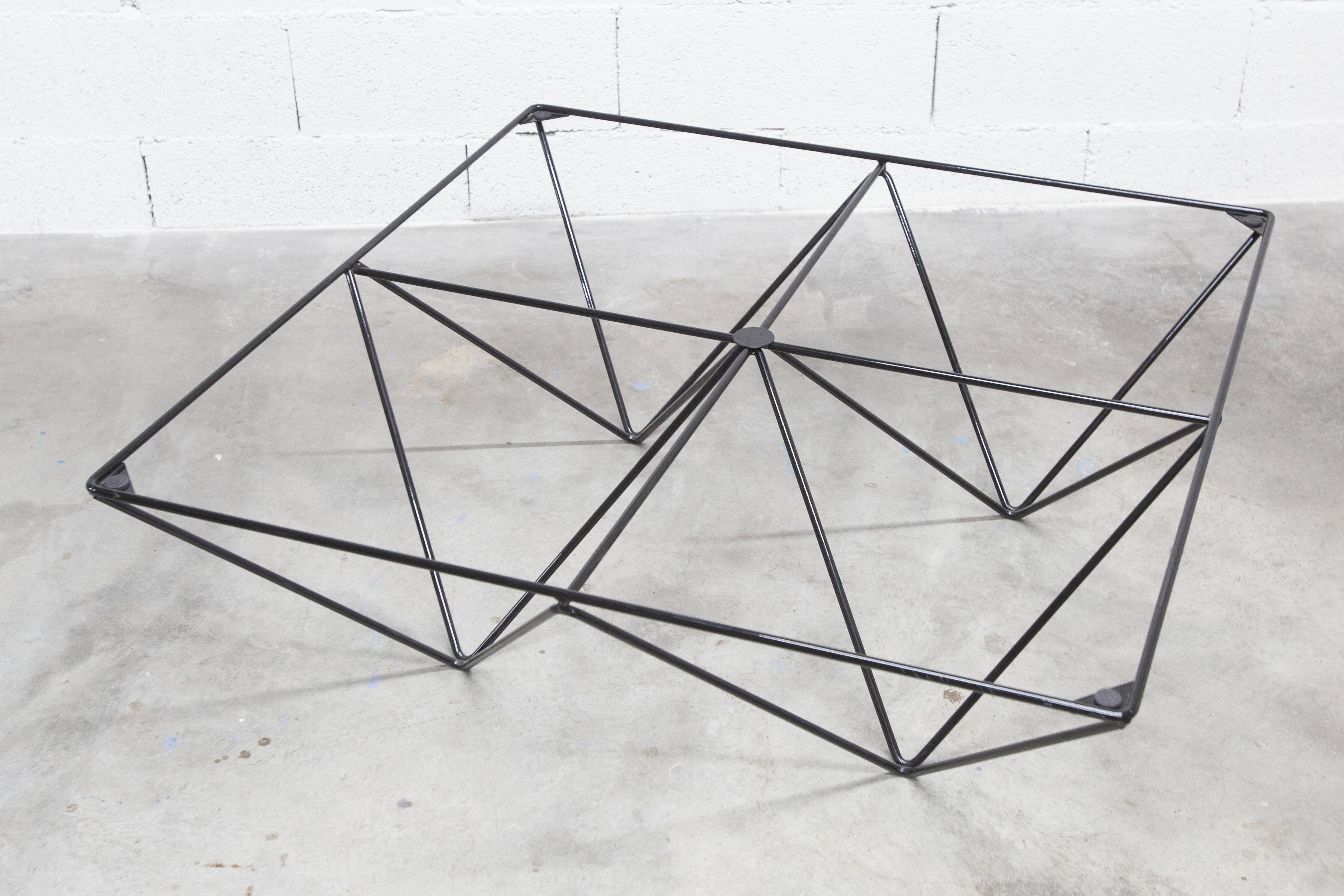 Coffee table 100x100cm in very good condition, 1980