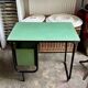 Bureau en métal noir et vinyle vert