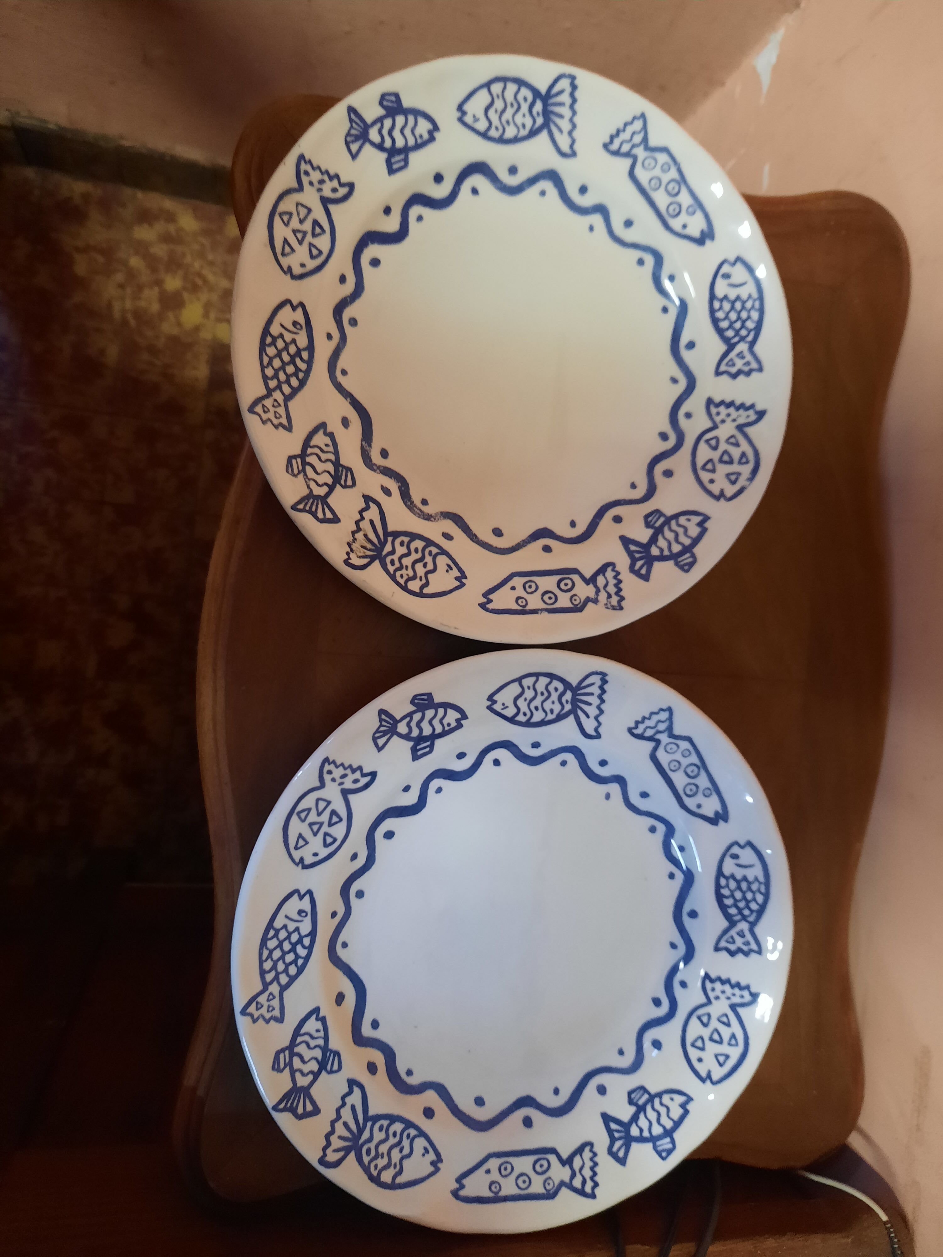 Duo of plates decorated fish