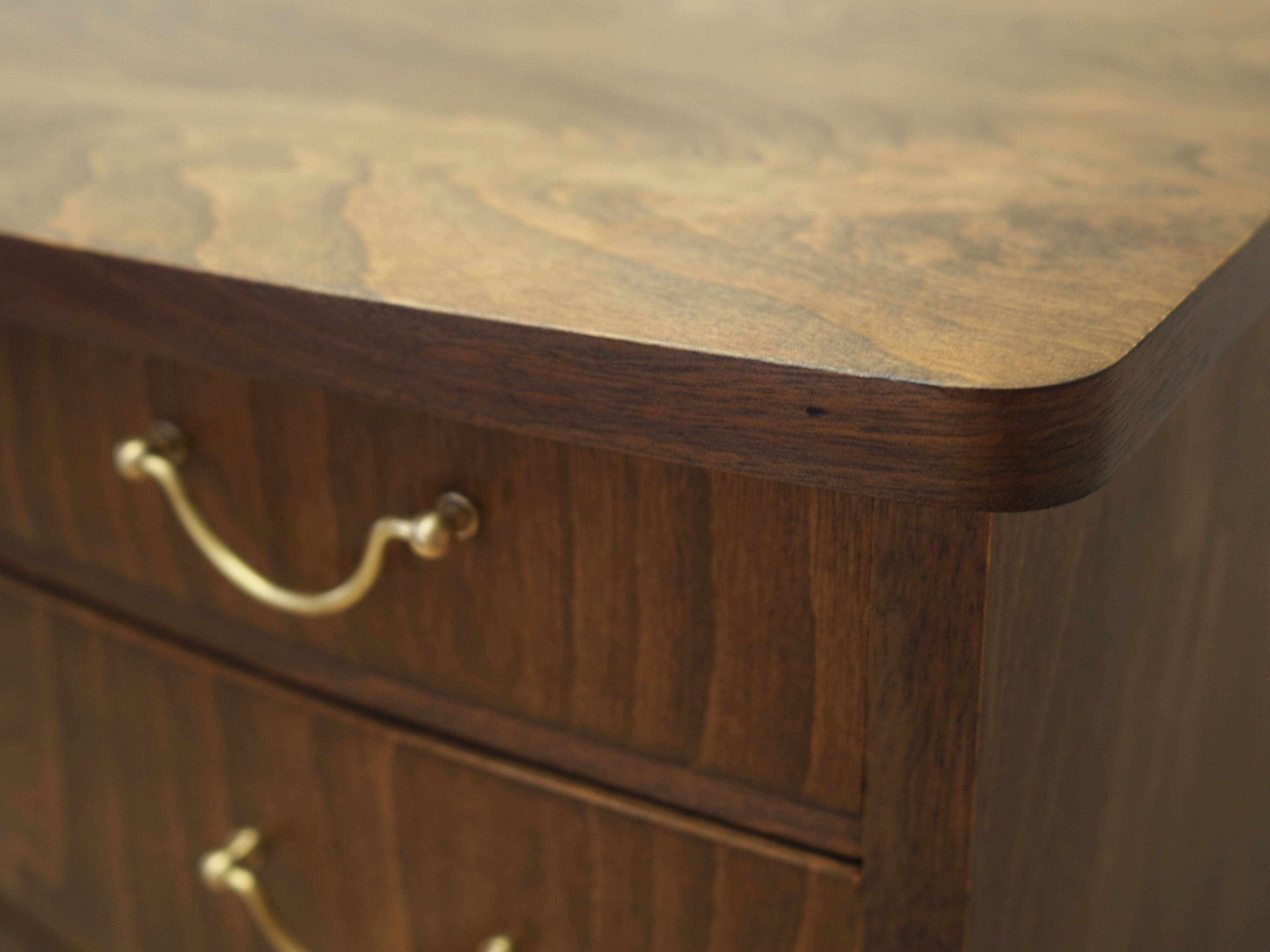 Commode en noyer, design danois, années 1960, production : Danemark