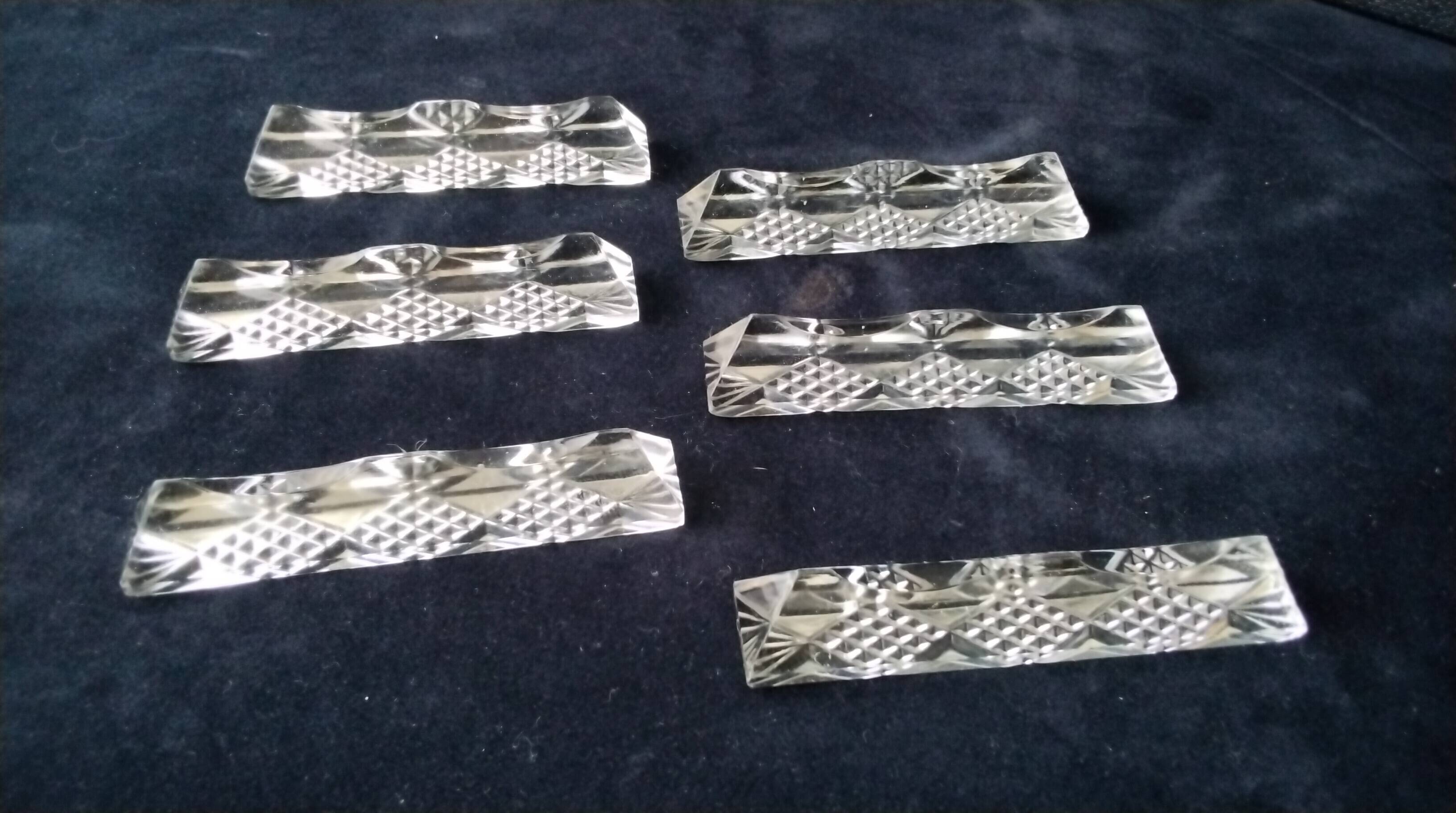 6 triangular crystal knife rests in lead crystal.