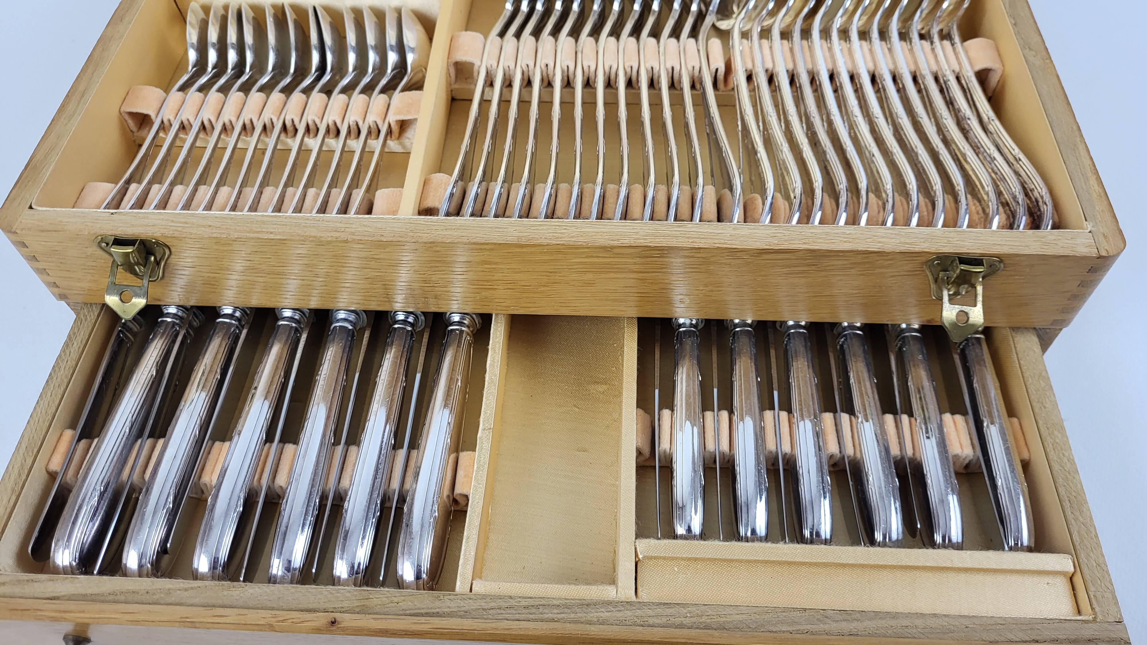 Ménagère en métal argenté 61 pièces