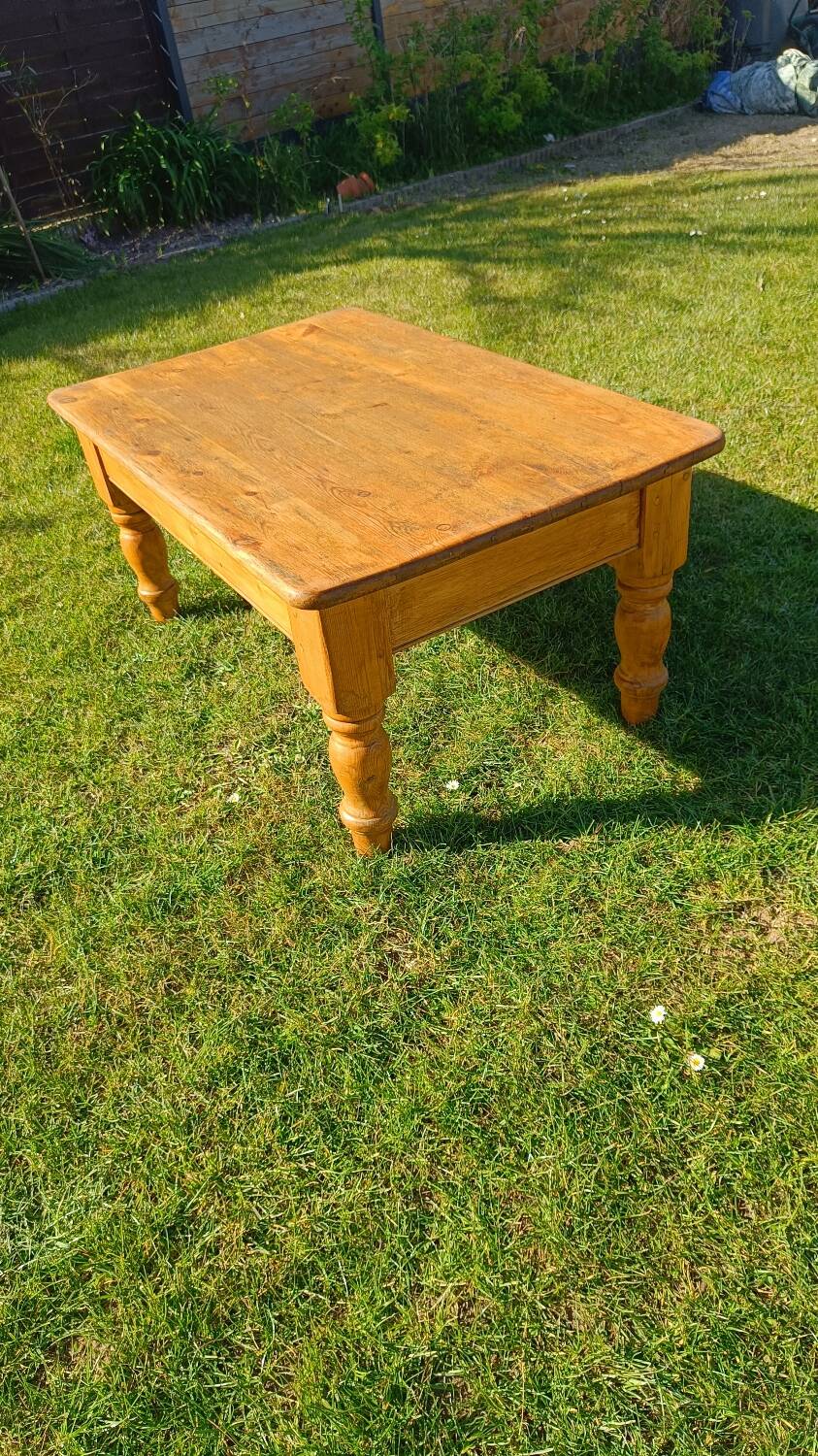 Solid oak coffee table with turned legs.