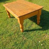 Solid oak coffee table with turned legs.