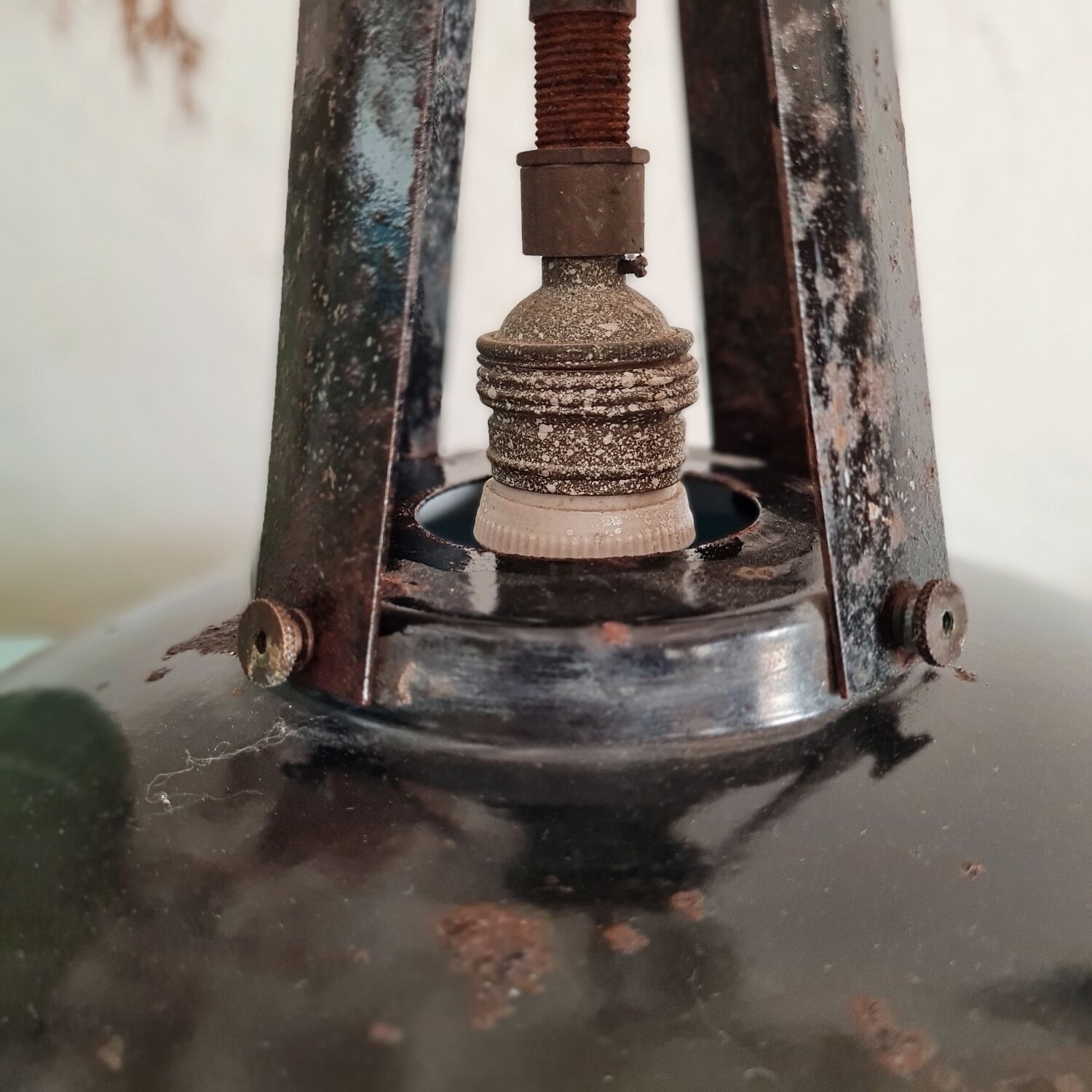 Antique workshop suspension in black metal