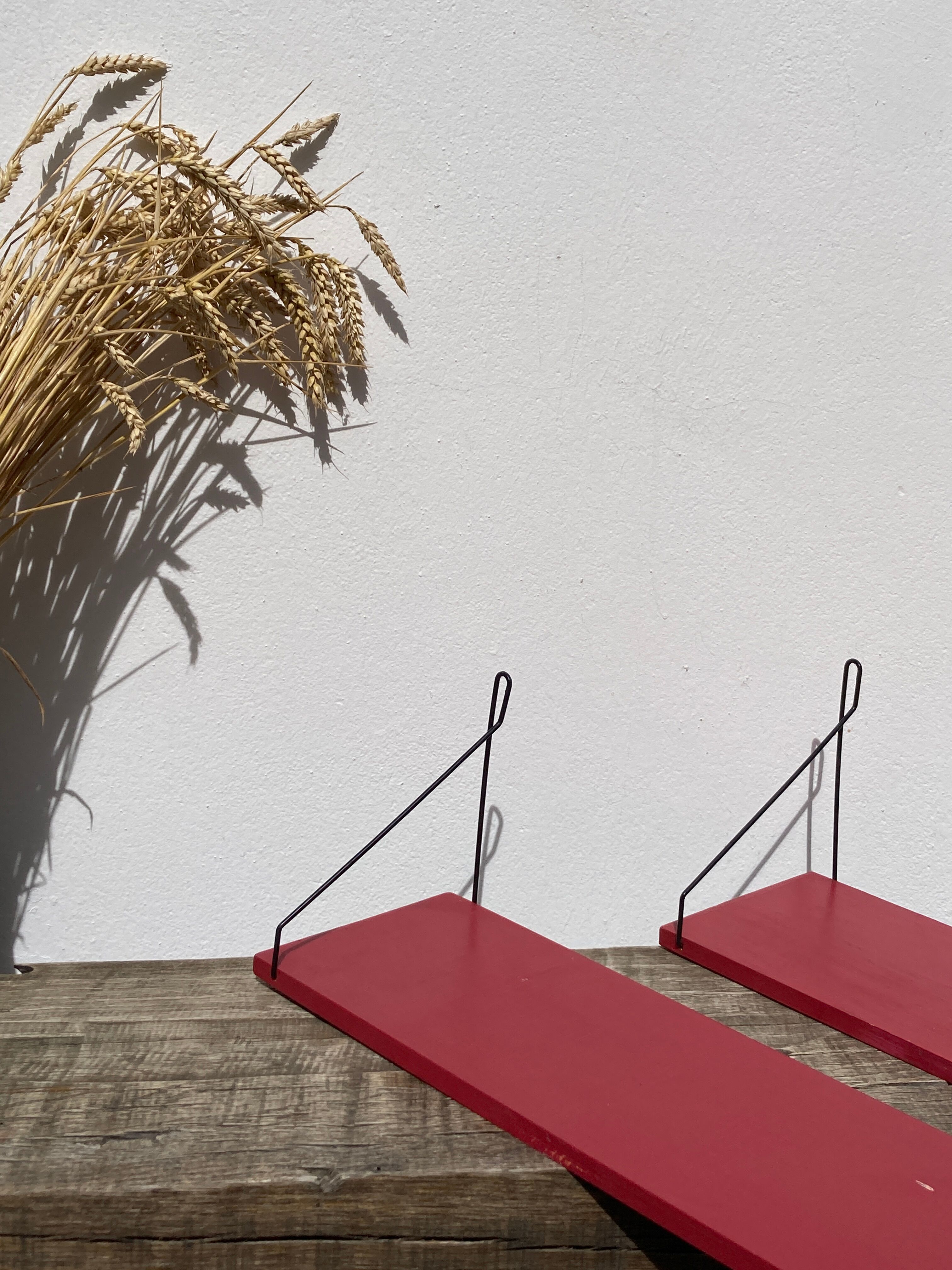 Duo of wall shelves in vintage red and black wood  1970.