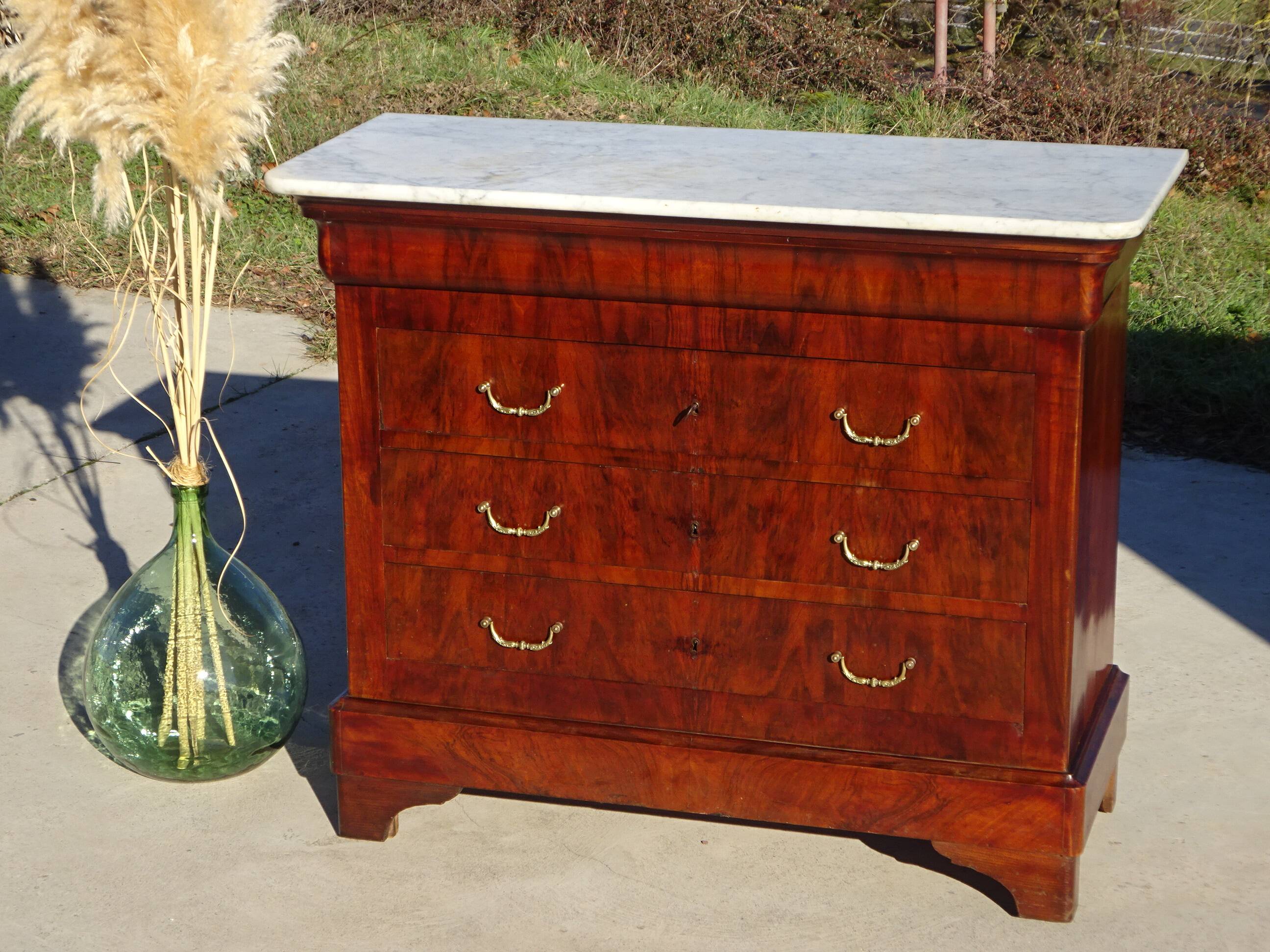 Commode en acajou et marbre blanc époque Restauration
