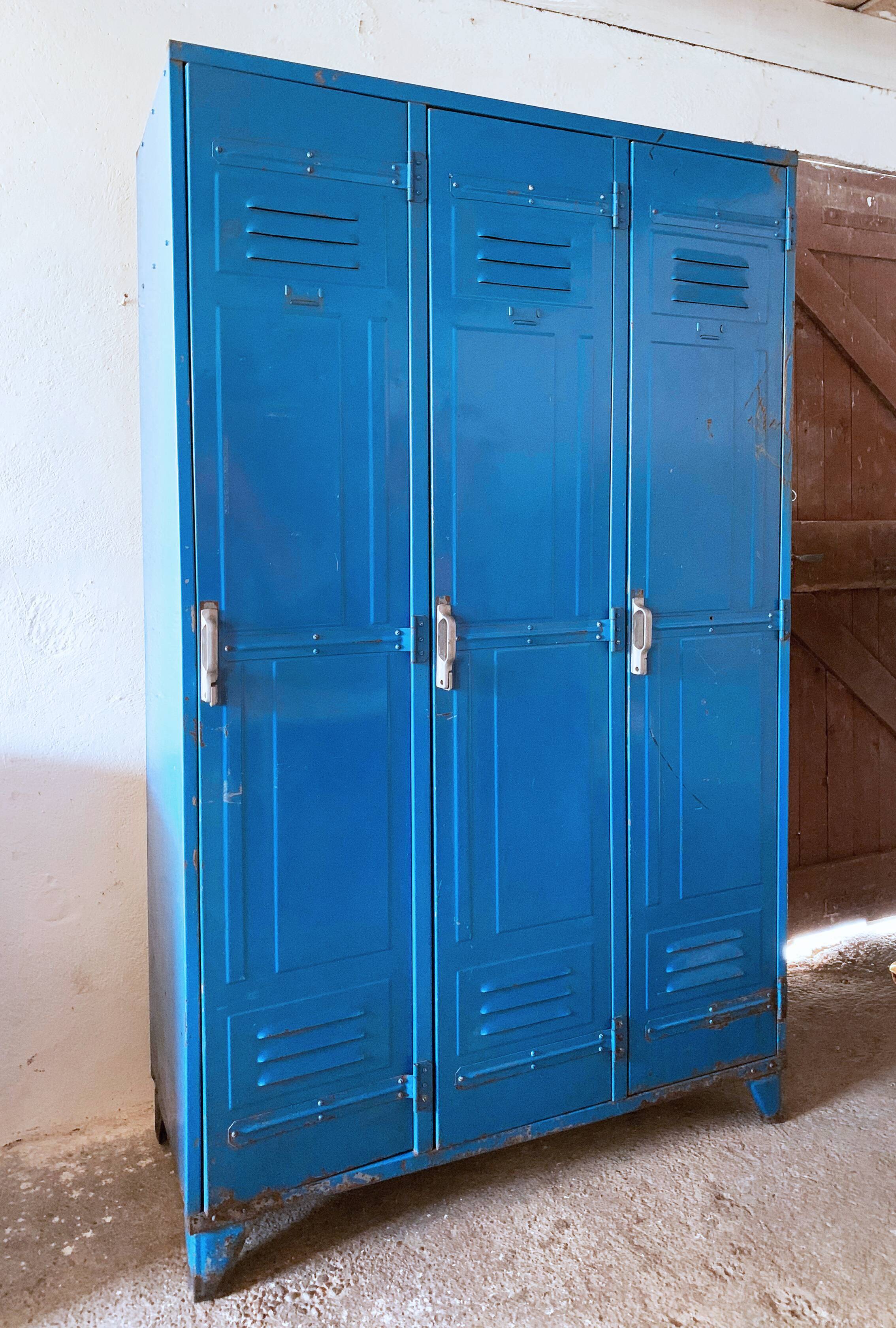 Industrial metal cloakroom