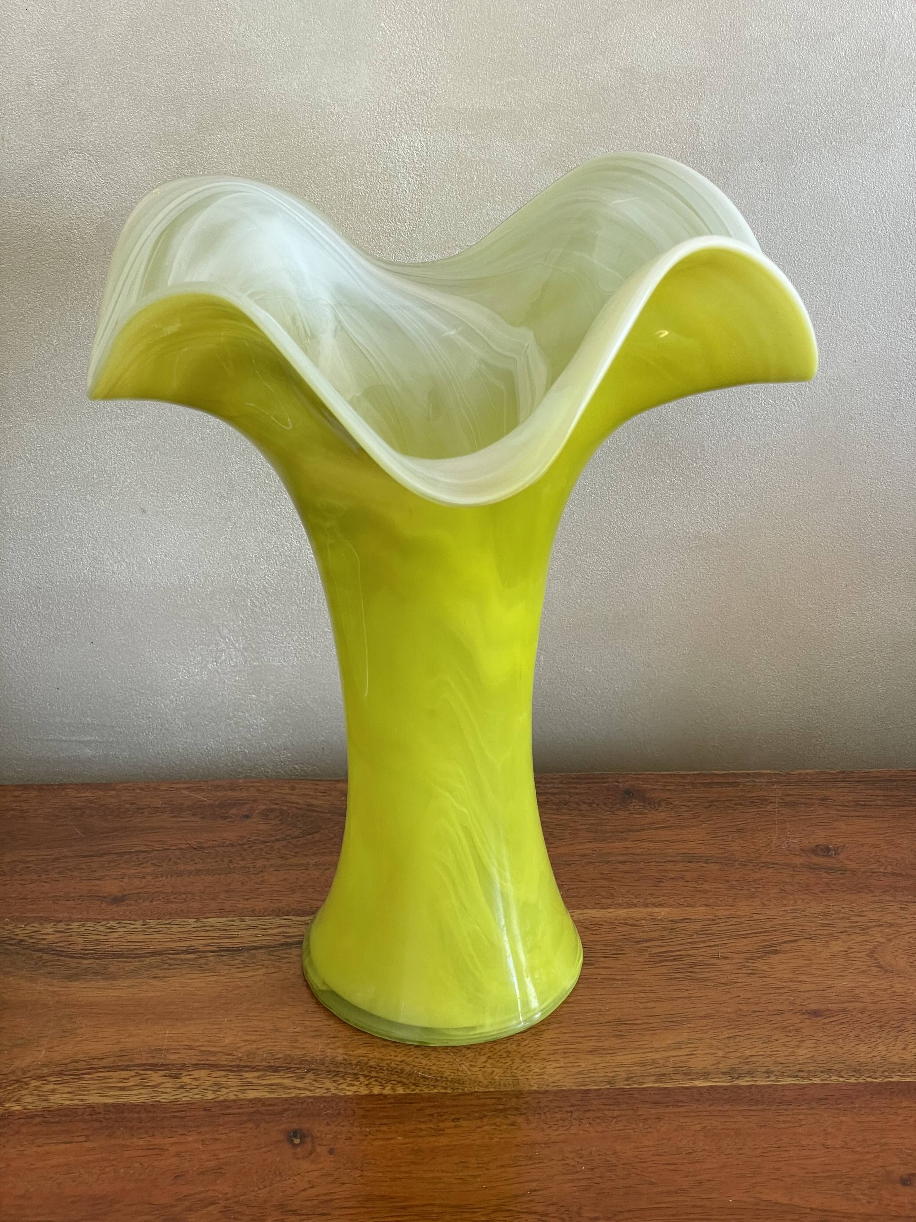 Collar vase
