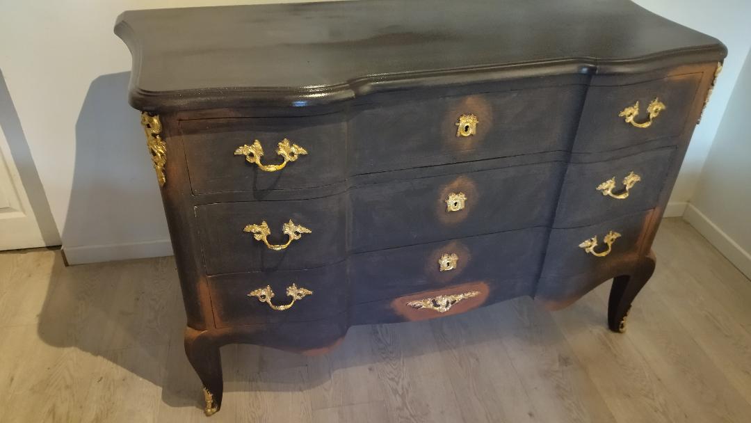 Royal chest of drawers Louis XV style