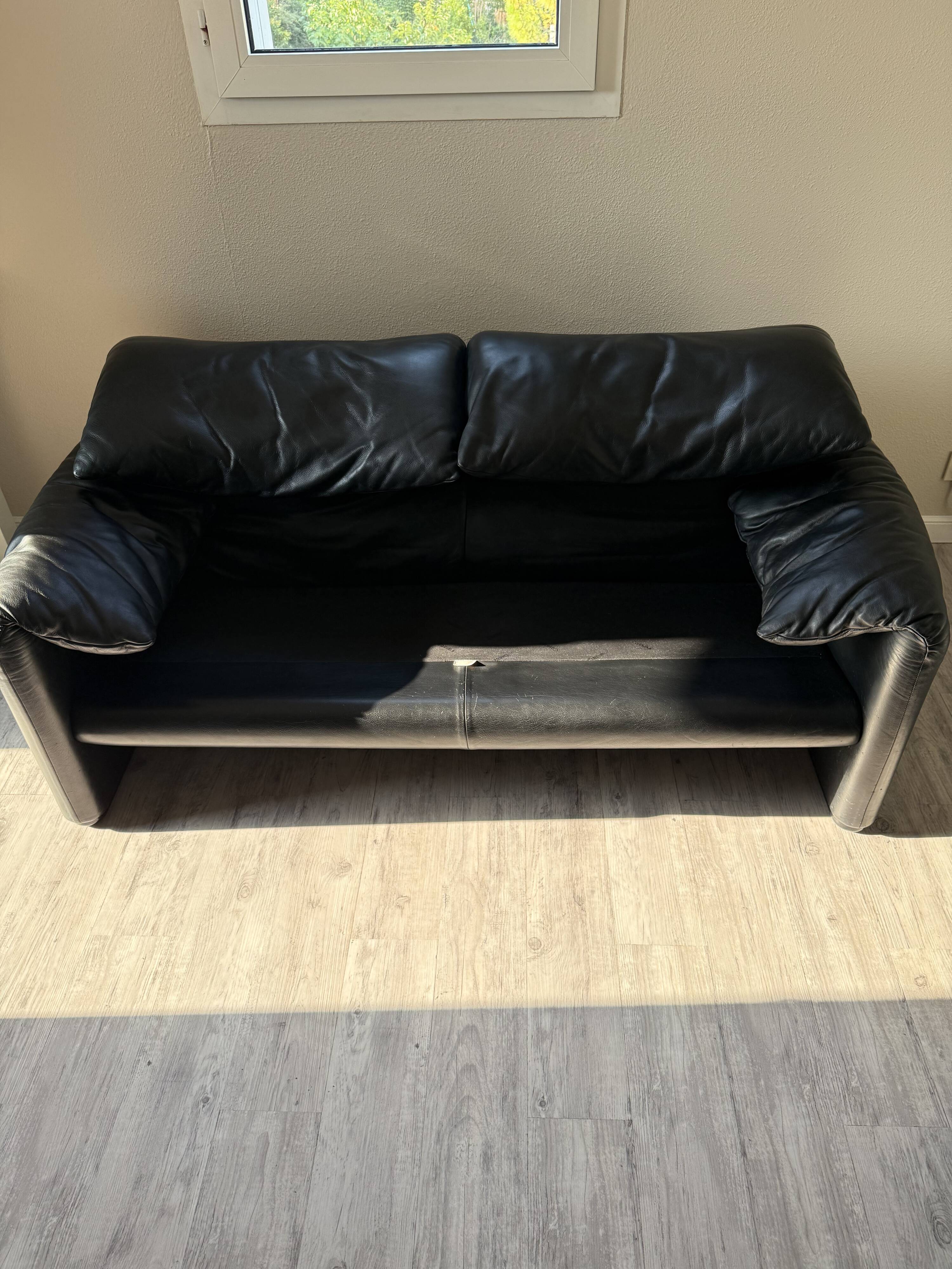 Maralunga leather canapés by Vico Magistretti for Cassina