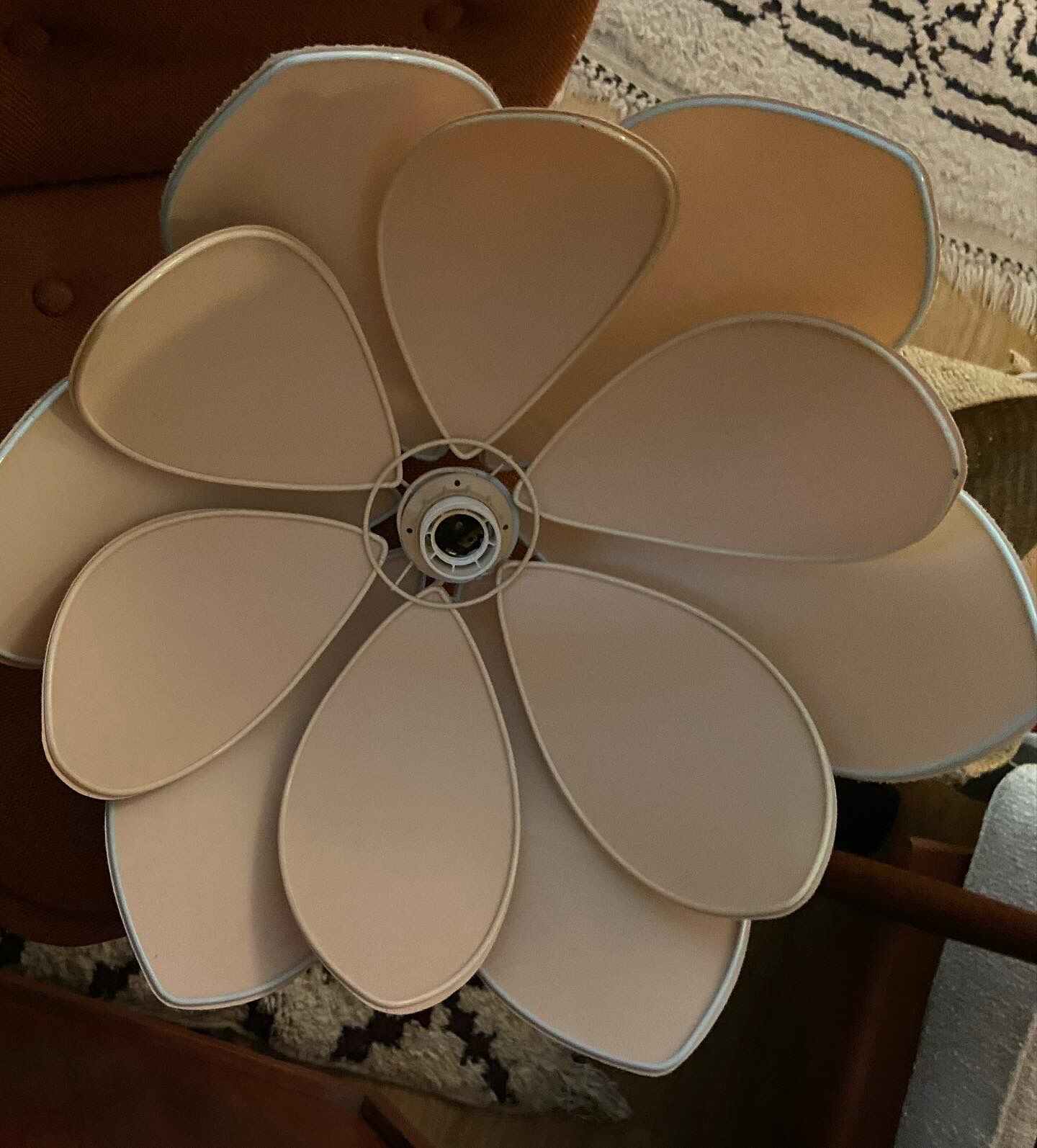 Vintage Lotus pendant lamp