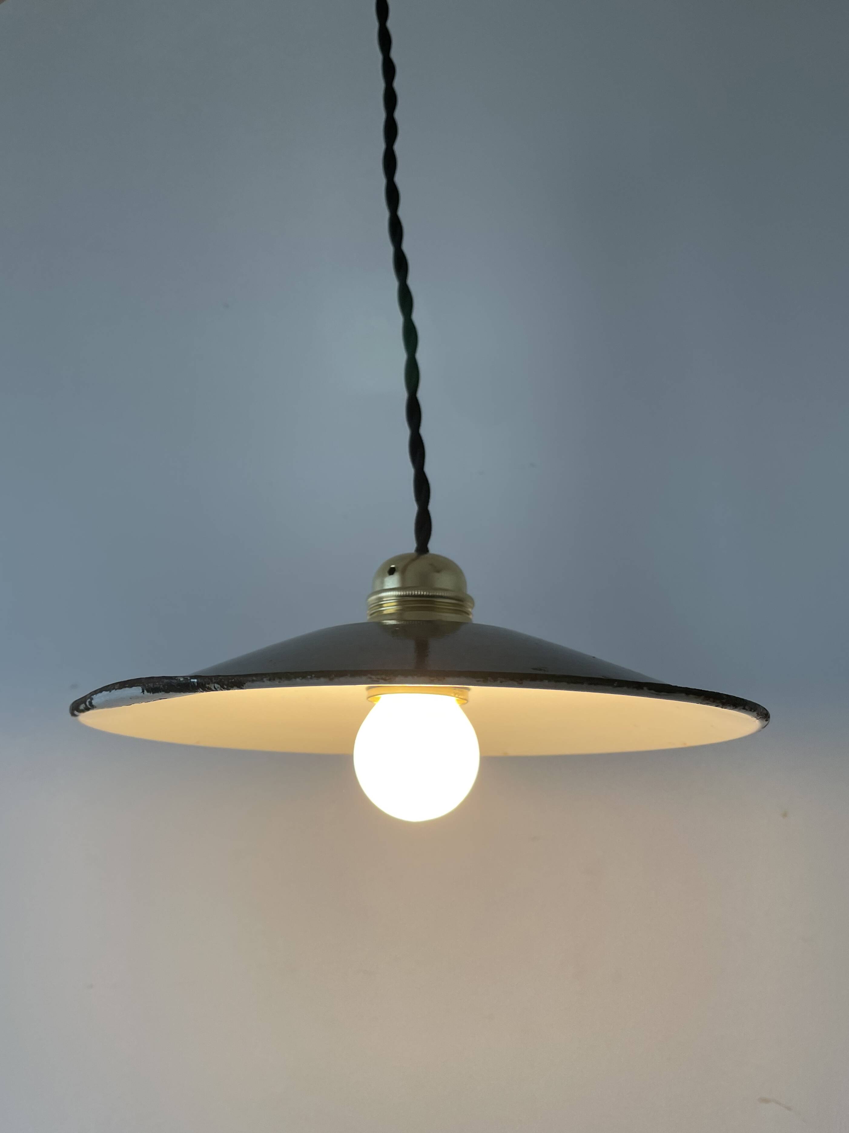 Suspension in old enameled sheet metal (x2)