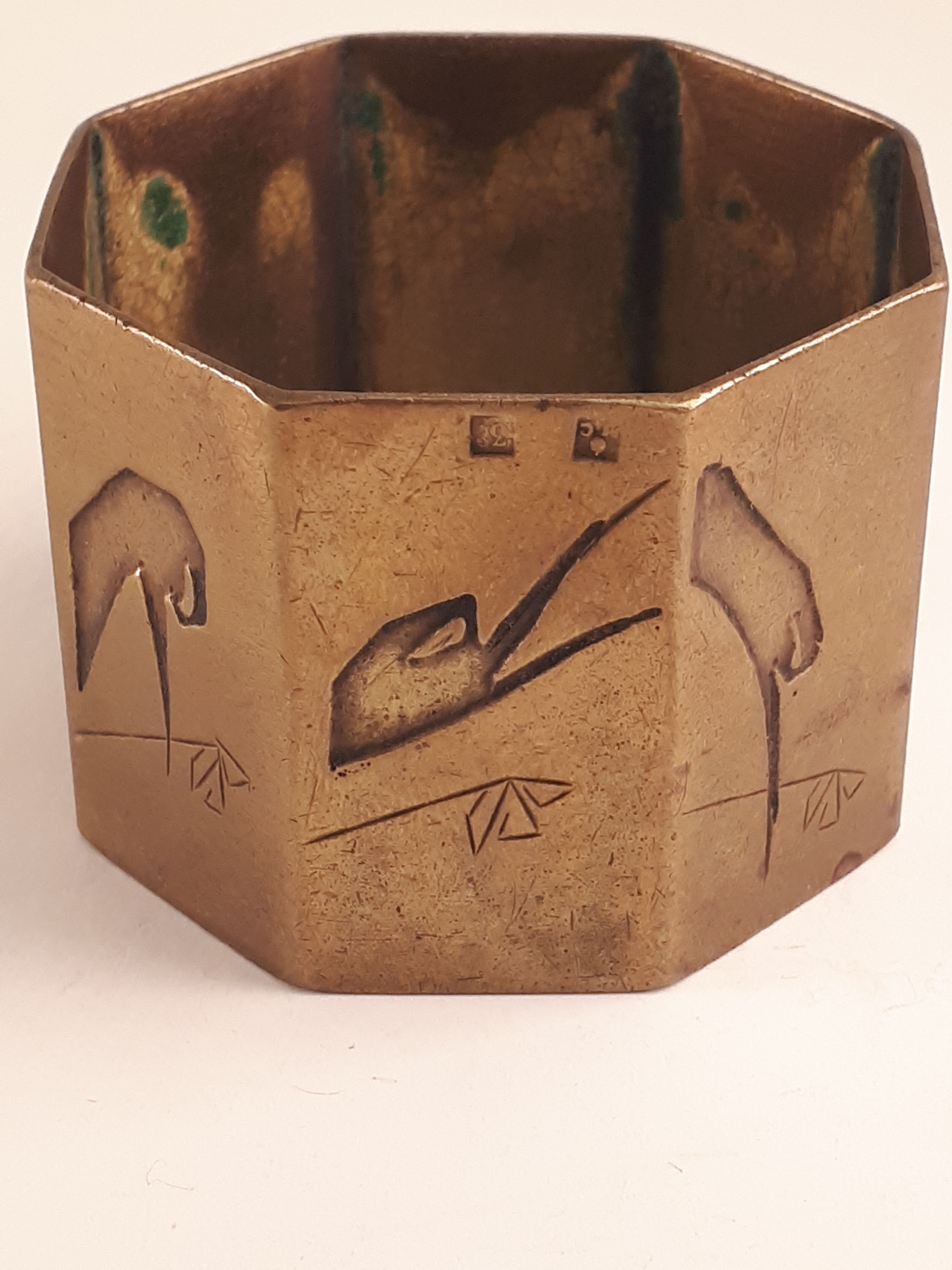 Round old brass brass brass art deco towel