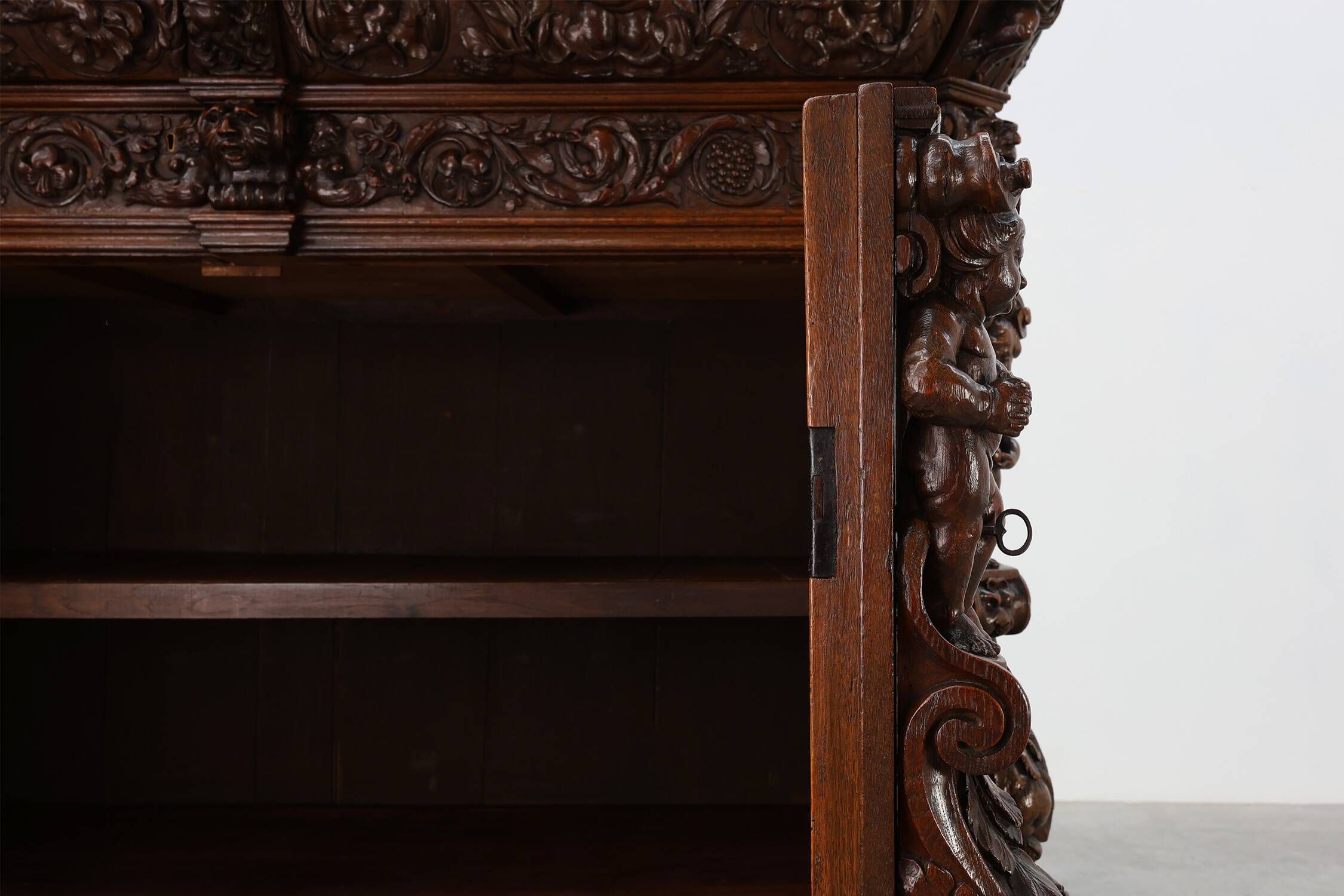 Flemish renaissance "beeldenkast" cabinet in oak wood Antwerp, ca. 1630