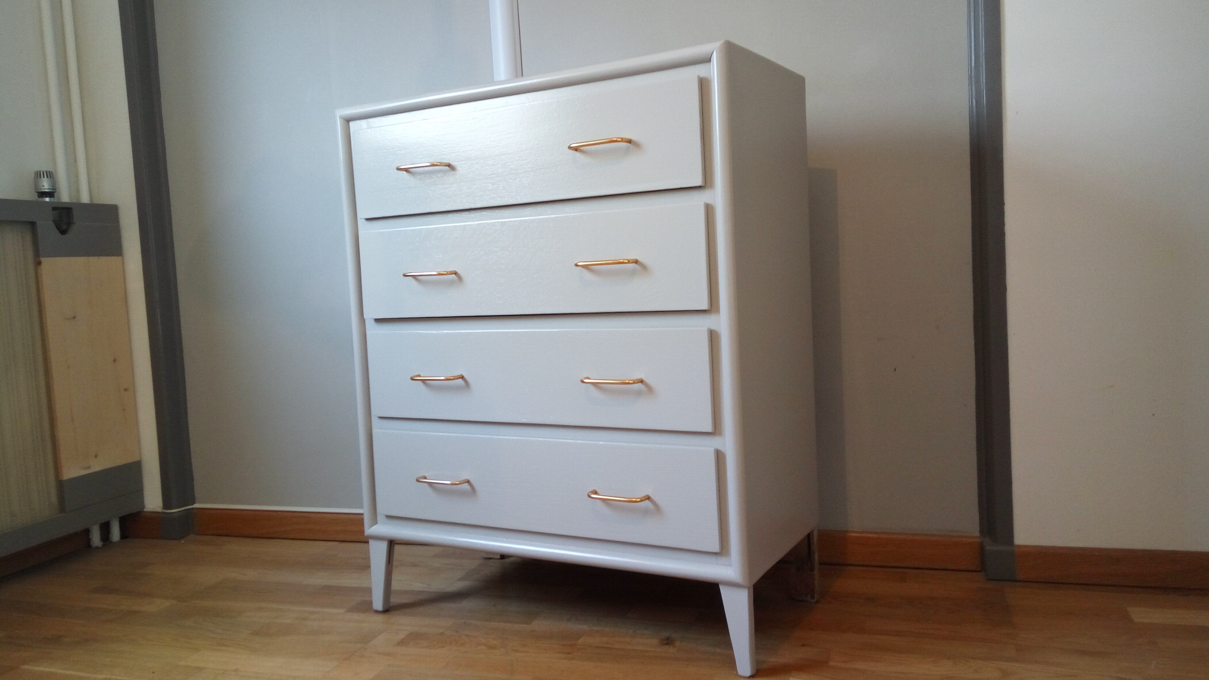 Vintage chest of drawers