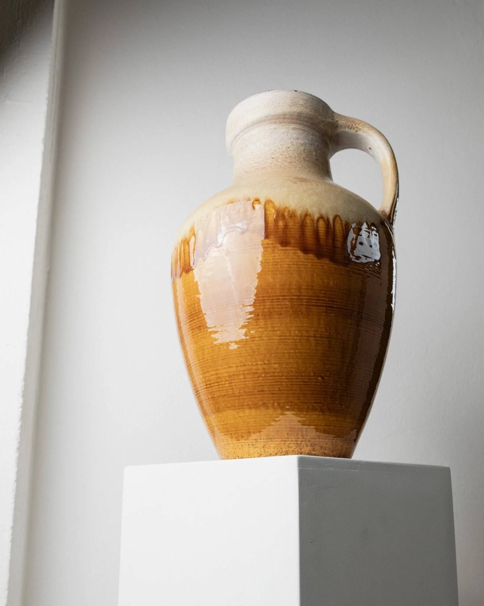 XXL Scheurich ceramic vase with beige-brown gradient glaze, jug with handle, 1970s Germany, vintage country-house decor