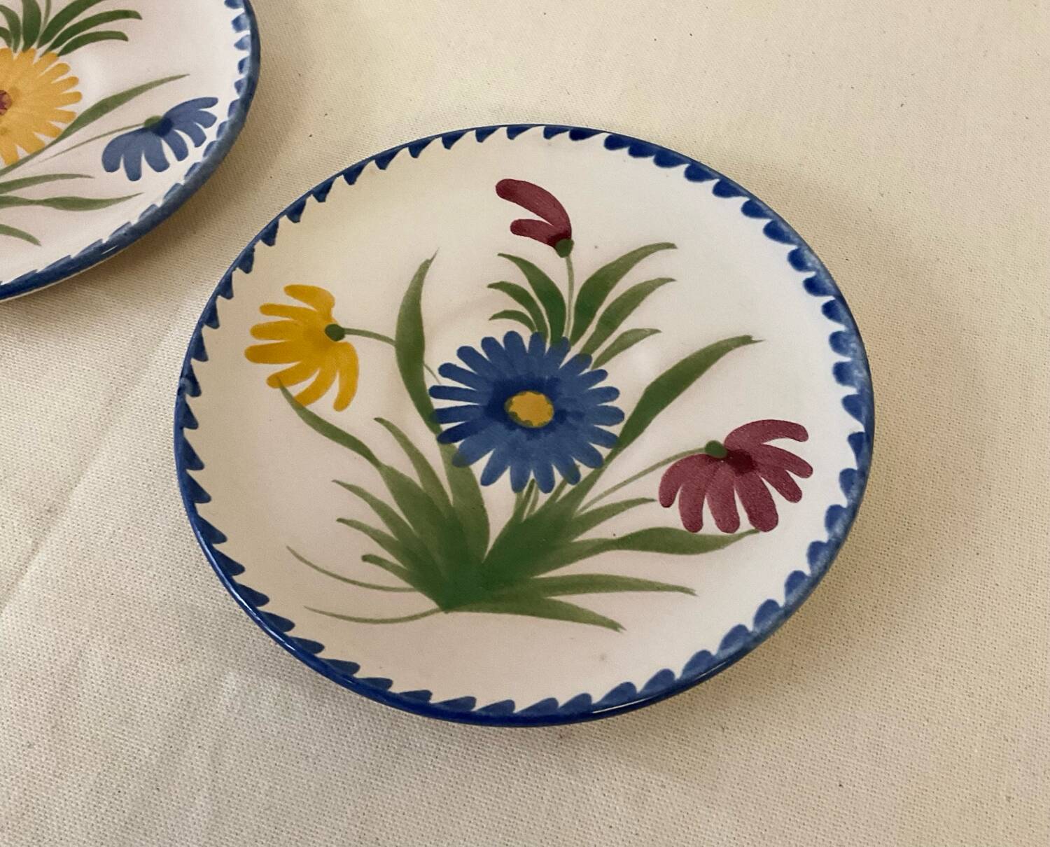 Set of 2 Saint-Clément earthenware saucers – Hand-painted floral design