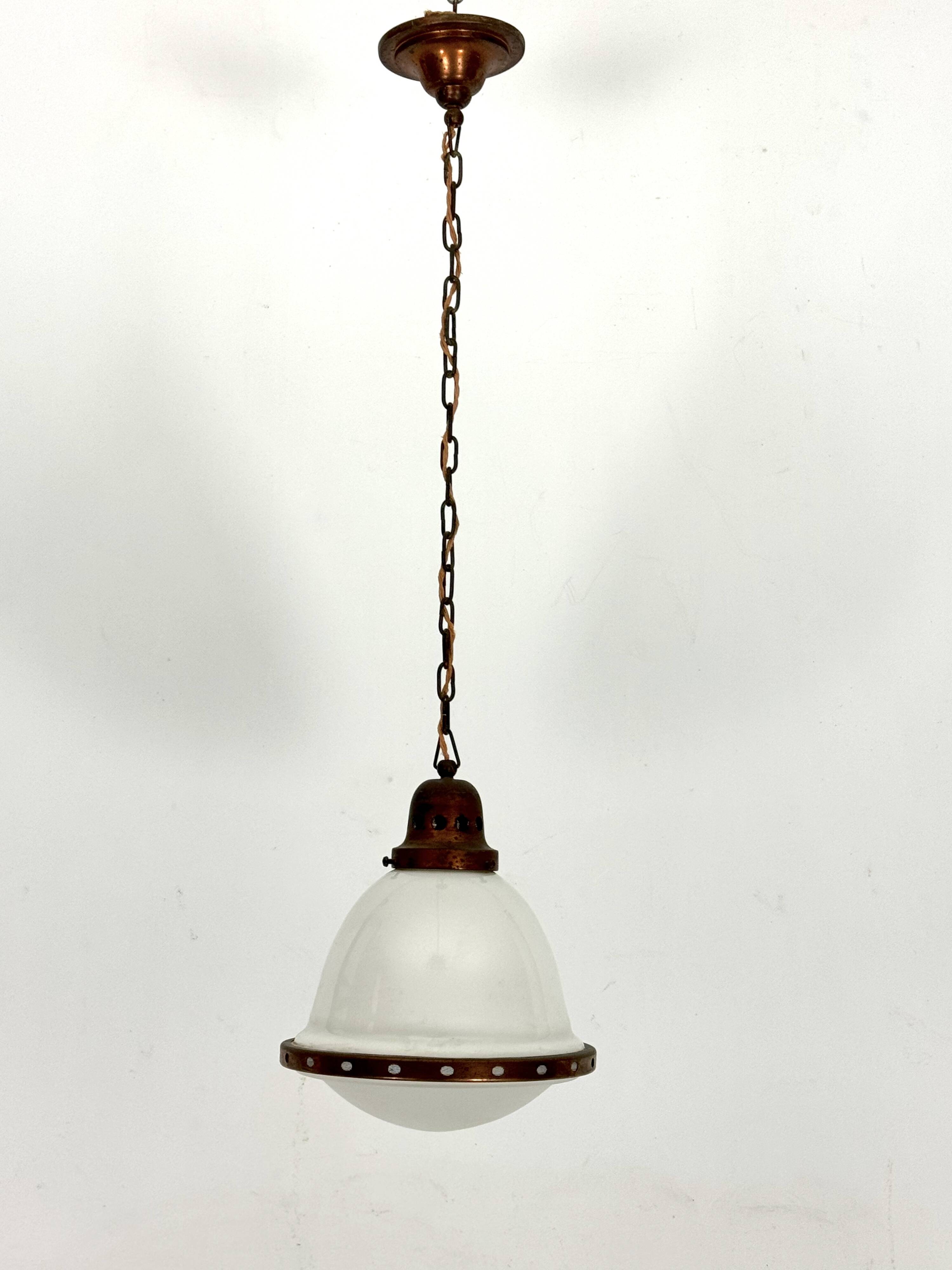 Vintage Industrial chandelier in copper and milk glass. Italy 1950s