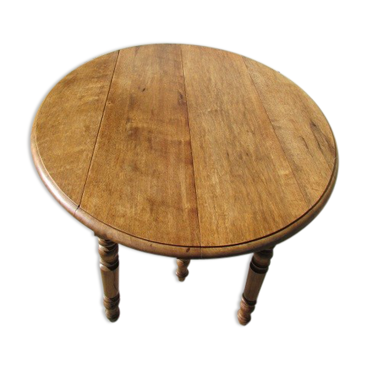 Extendable dining room table