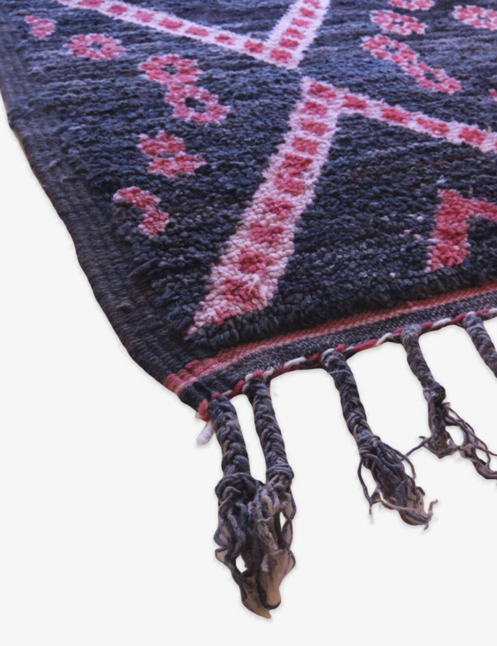 Vintage Black Collectible Rug - 346 x 200 cm