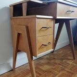 Extendable desk compass feet