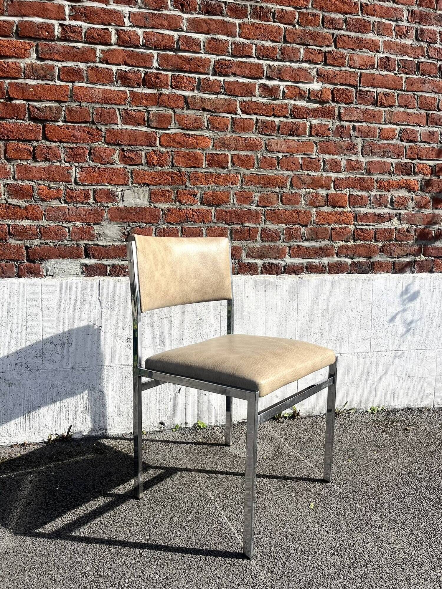 Set of 4 vintage chairs in chrome and faux leather.
