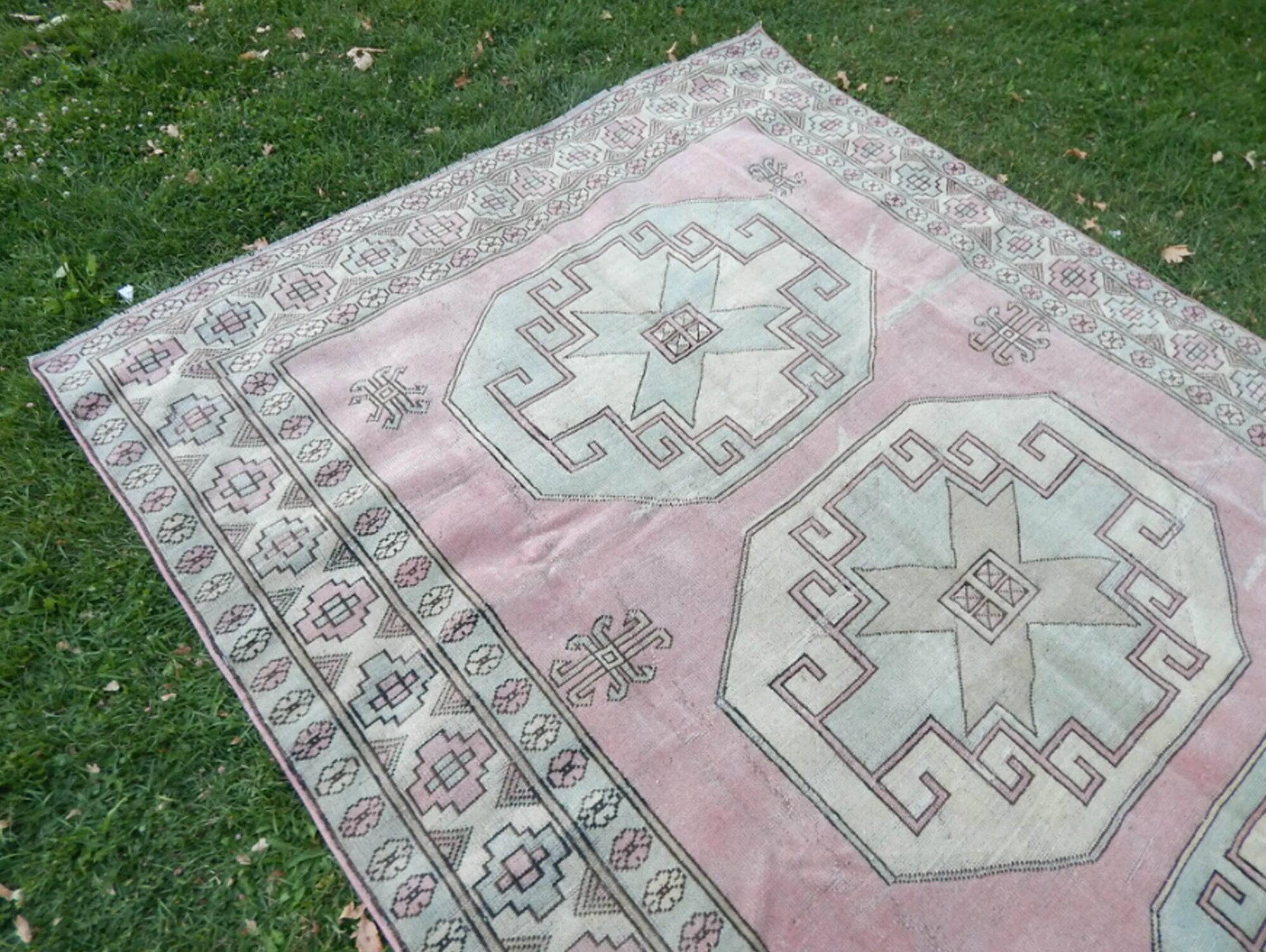 Vintage handmade Turkish rug 215x320 cm