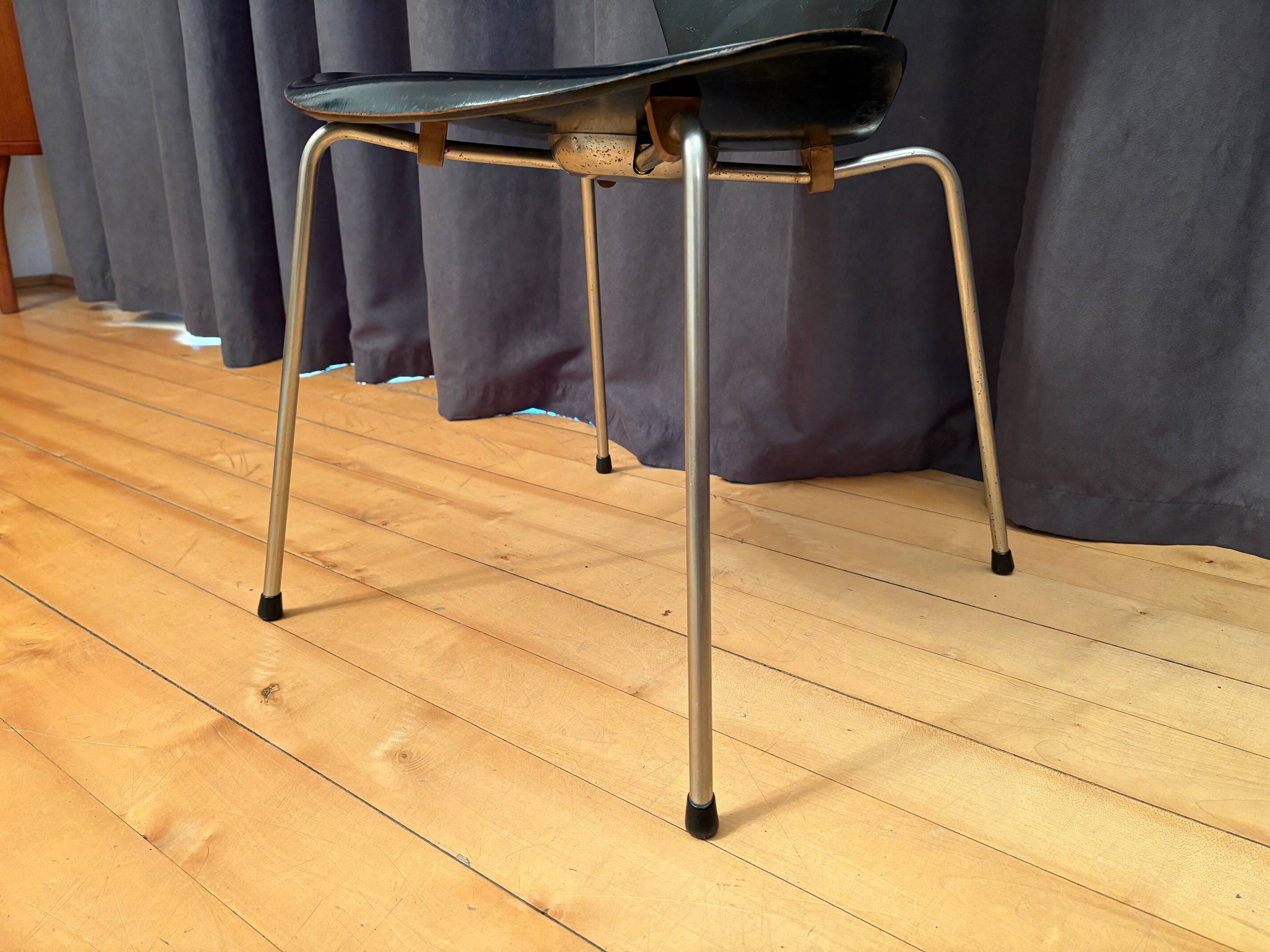 Chair model 3107 designed by Arne Jacobsen, Fritz Hansen, Denmark, 1956